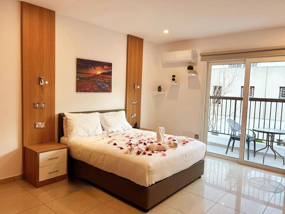 prime location! - 400m from the beach