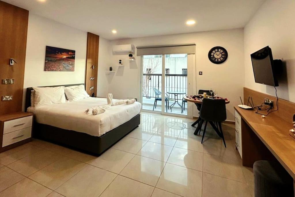 prime location! - 400m from the beach