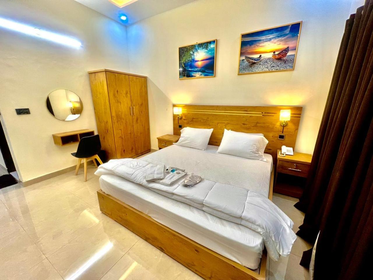 Royal Inn Chalet-BNB Family House Stadium Road view 3