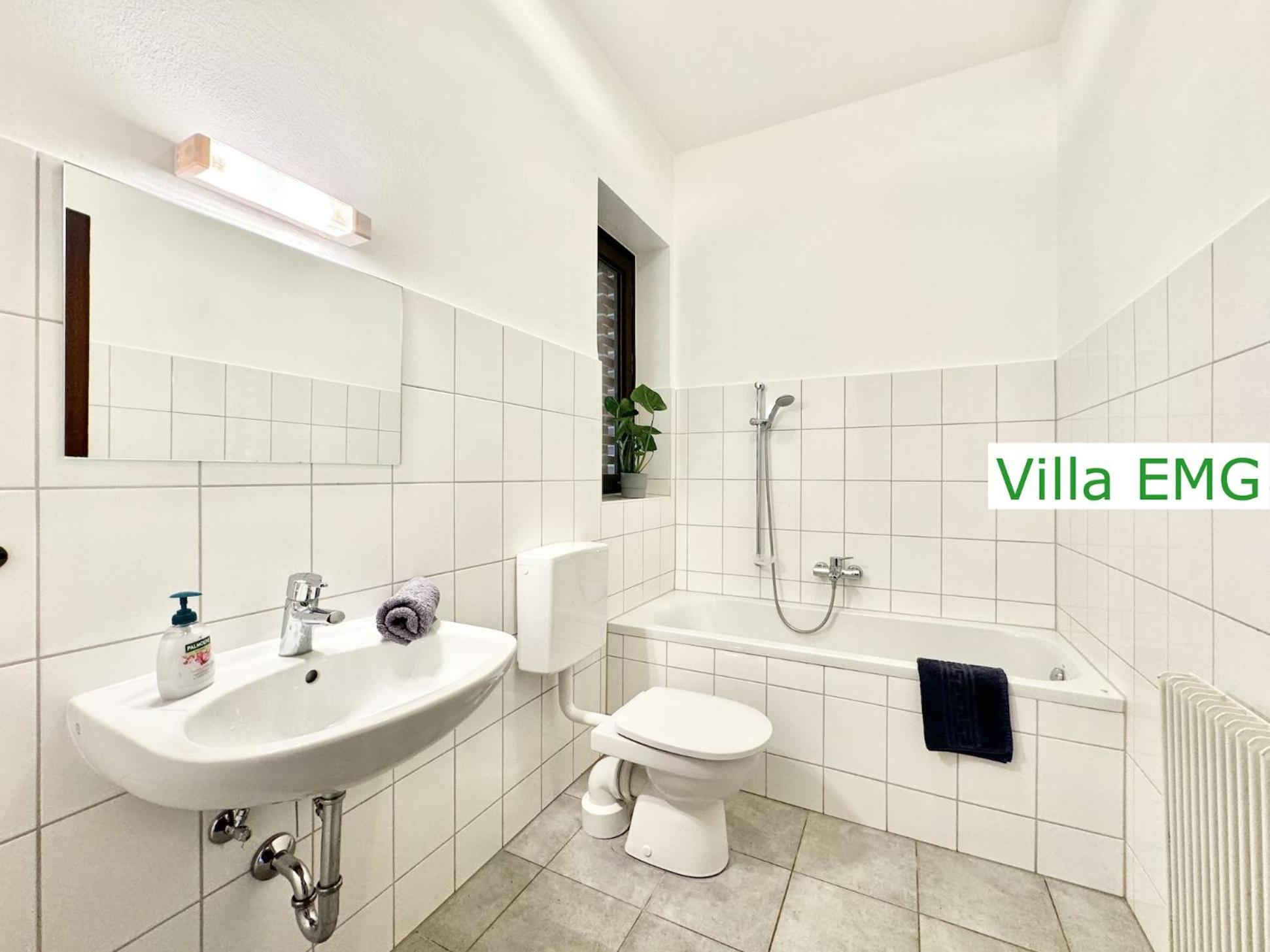 Luxus Ferienhaus Villa EMG München in Moosburg mit Pool, SPA, Kamin, Wald, See für Familien Gruppen bis 24 Personen