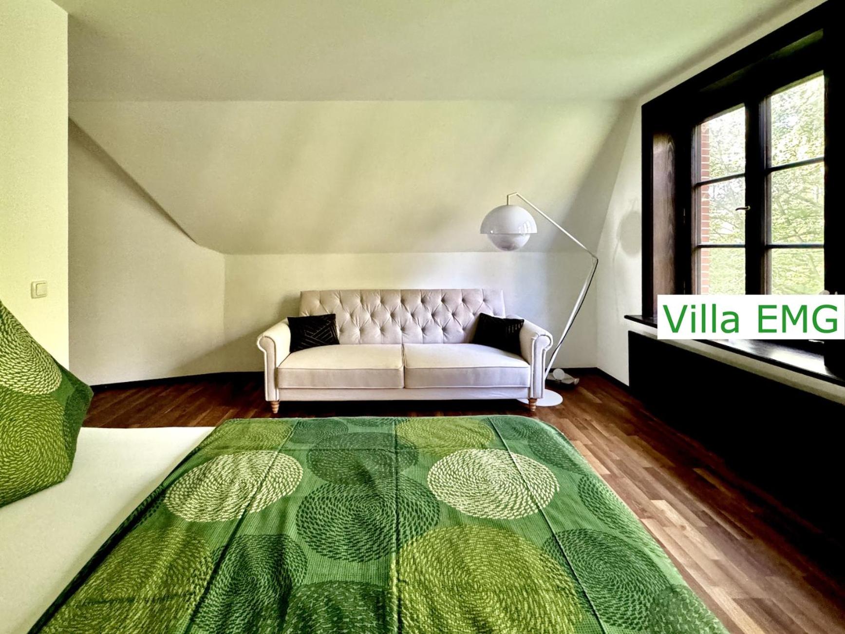 Luxus Ferienhaus Villa EMG München in Moosburg mit Pool, SPA, Kamin, Wald, See für Familien Gruppen bis 24 Personen