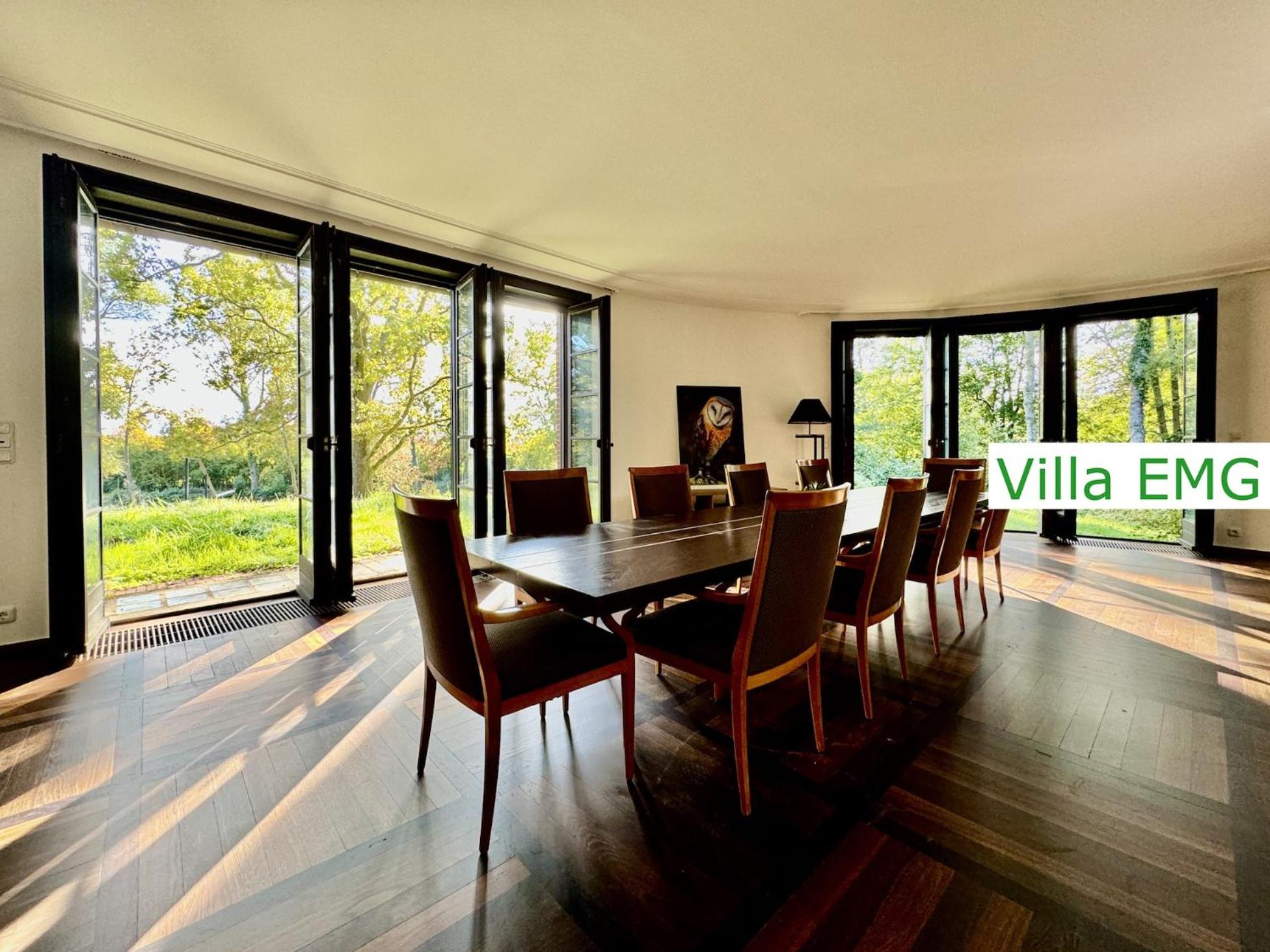 Luxus Ferienhaus Villa EMG München in Moosburg mit Pool, SPA, Kamin, Wald, See für Familien Gruppen bis 24 Personen