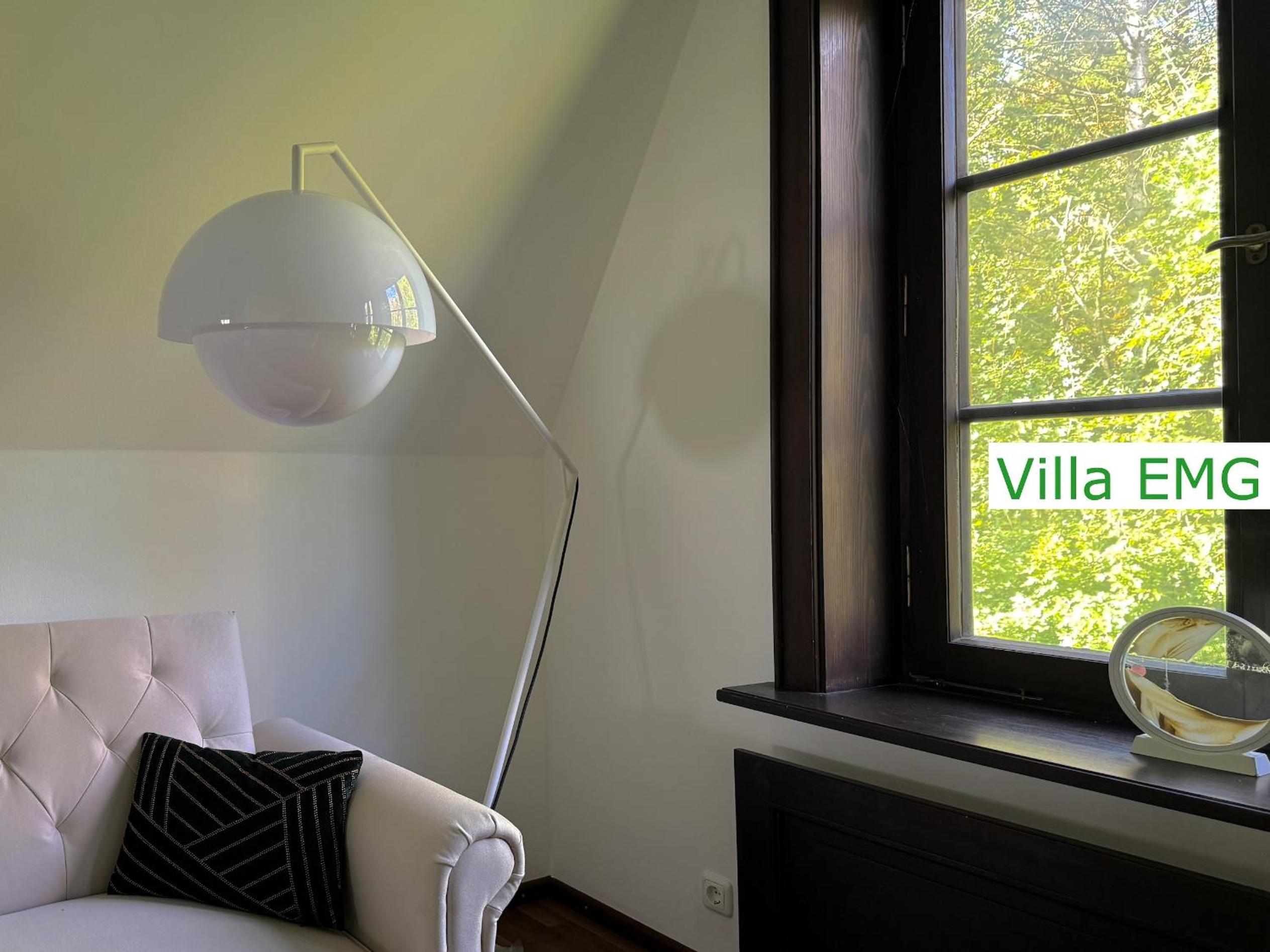 Luxus Ferienhaus Villa EMG München in Moosburg mit Pool, SPA, Kamin, Wald, See für Familien Gruppen bis 24 Personen