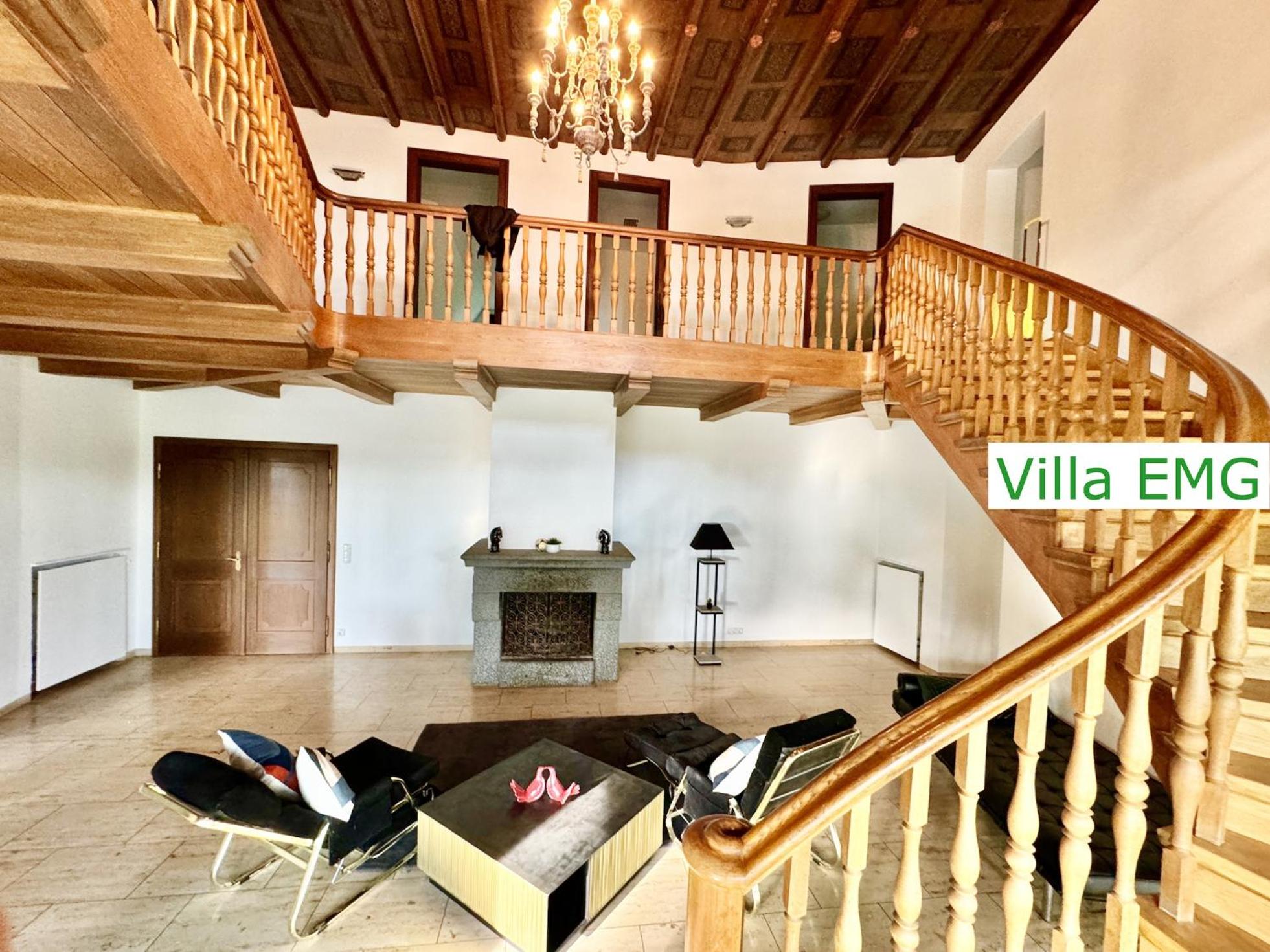 Luxus Ferienhaus Villa EMG München in Moosburg mit Pool, SPA, Kamin, Wald, See für Familien Gruppen bis 24 Personen