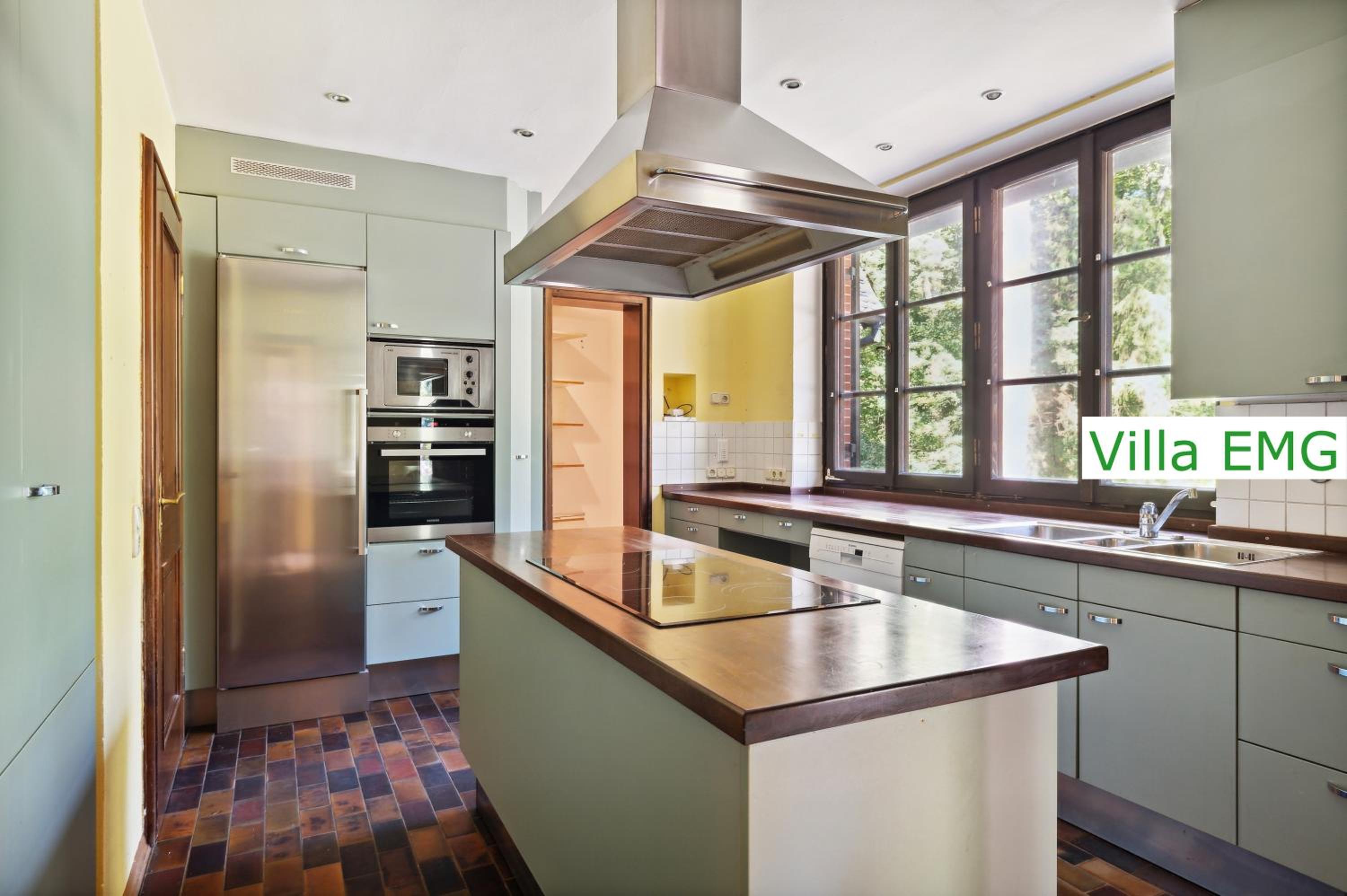 Luxus Ferienhaus Villa EMG München in Moosburg mit Pool, SPA, Kamin, Wald, See für Familien Gruppen bis 24 Personen