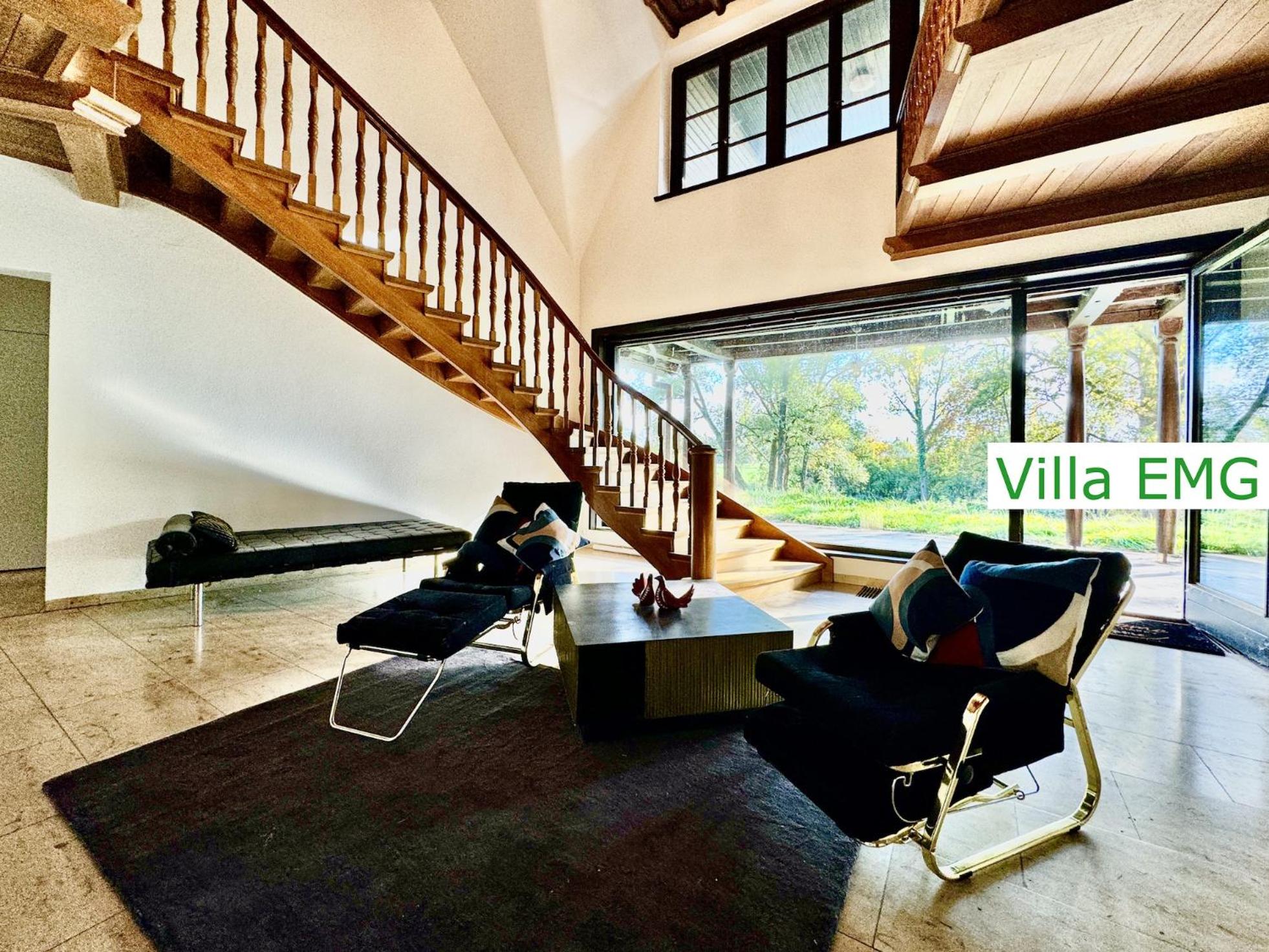 Luxus Ferienhaus Villa EMG München in Moosburg mit Pool, SPA, Kamin, Wald, See für Familien Gruppen bis 24 Personen