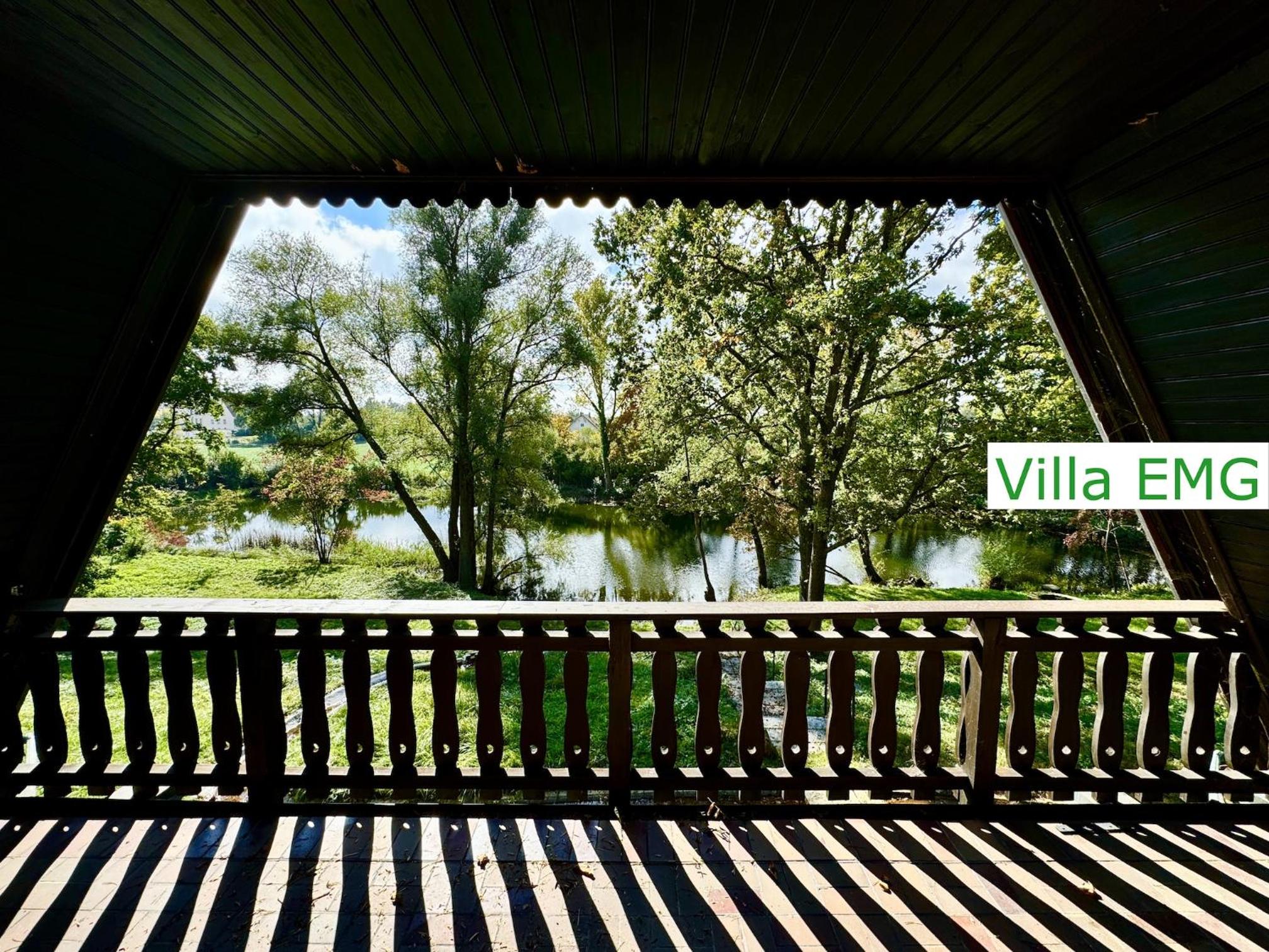 Luxus Ferienhaus Villa EMG München in Moosburg mit Pool, SPA, Kamin, Wald, See für Familien Gruppen bis 24 Personen