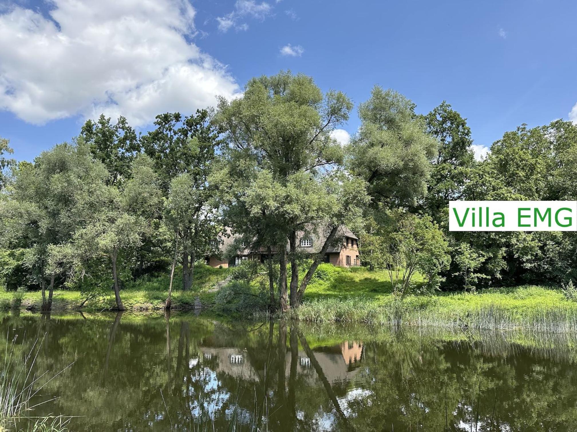 Luxus Ferienhaus Villa EMG München in Moosburg mit Pool, SPA, Kamin, Wald, See für Familien Gruppen bis 24 Personen