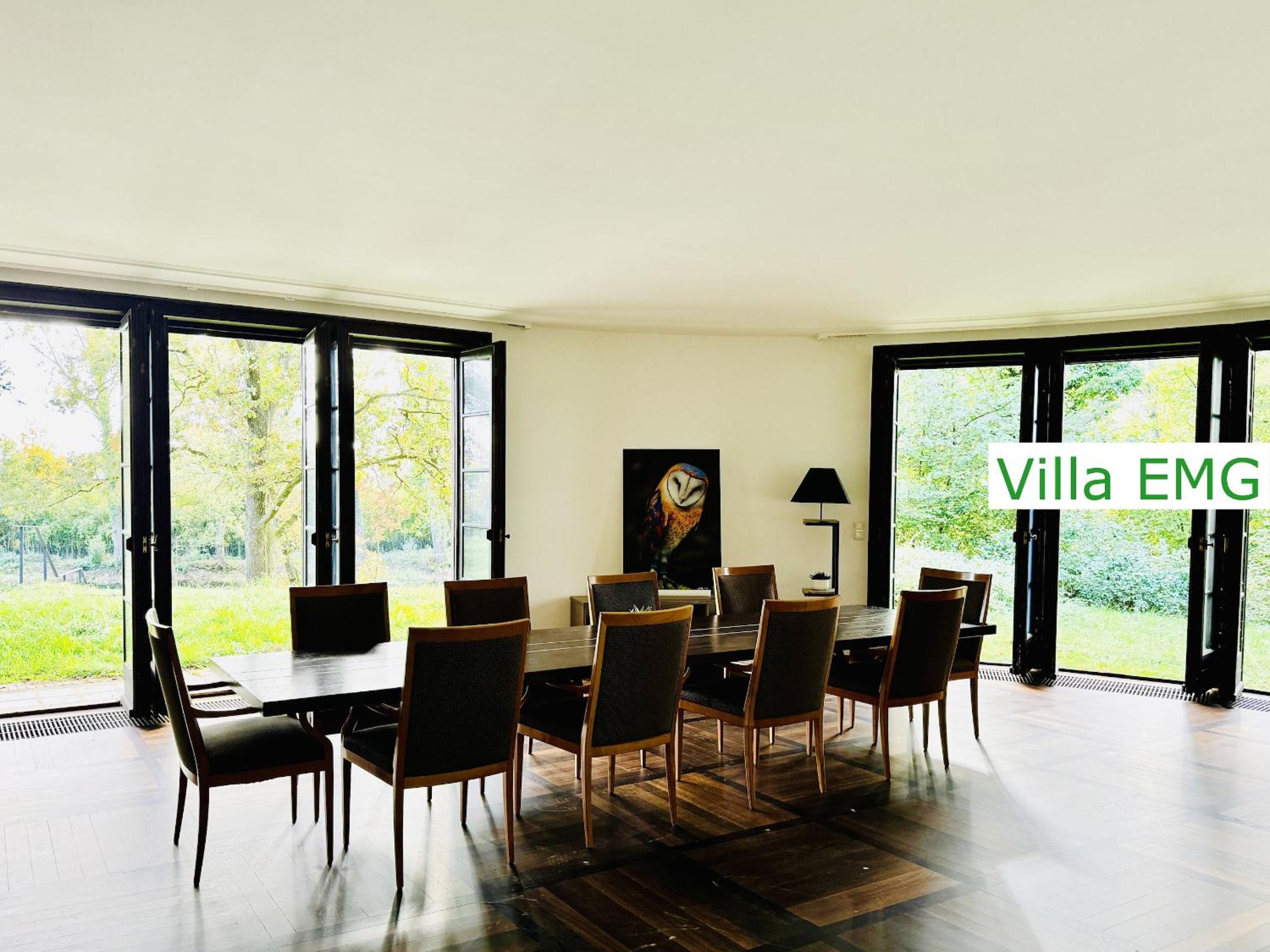 Luxus Ferienhaus Villa EMG München in Moosburg mit Pool, SPA, Kamin, Wald, See für Familien Gruppen bis 24 Personen