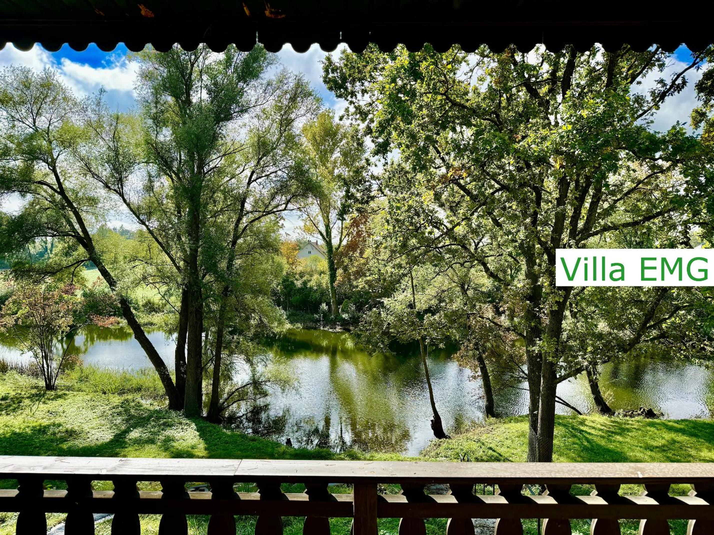 Luxus Ferienhaus Villa EMG München in Moosburg mit Pool, SPA, Kamin, Wald, See für Familien Gruppen bis 24 Personen