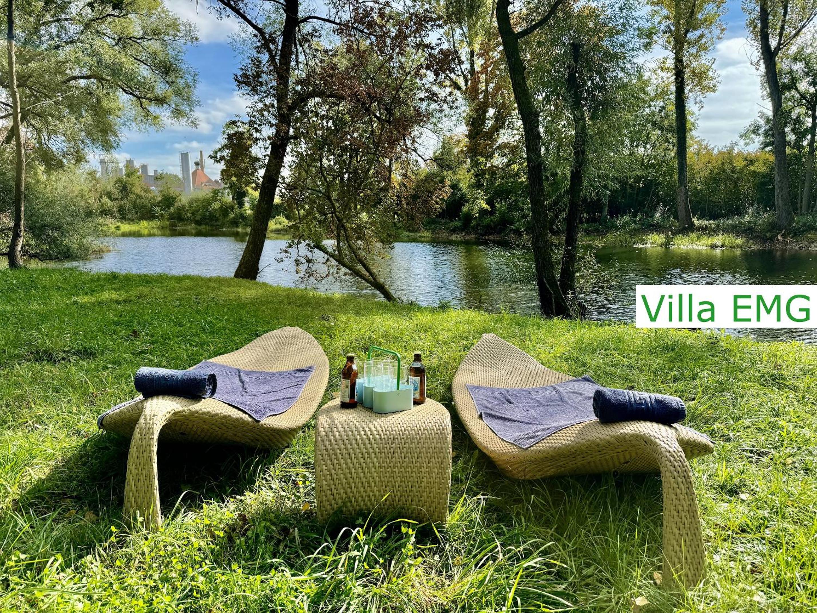 Luxus Ferienhaus Villa EMG München in Moosburg mit Pool, SPA, Kamin, Wald, See für Familien Gruppen bis 24 Personen