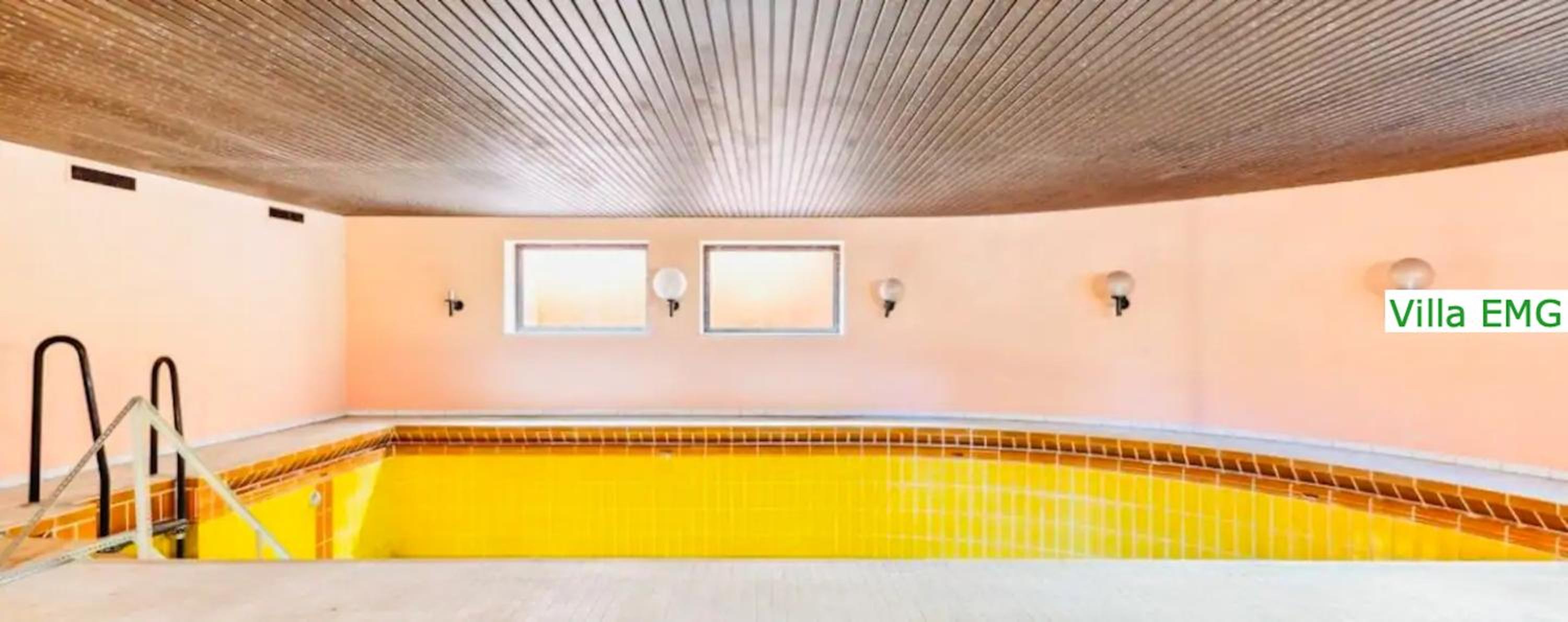 Luxus Ferienhaus Villa EMG München in Moosburg mit Pool, SPA, Kamin, Wald, See für Familien Gruppen bis 24 Personen