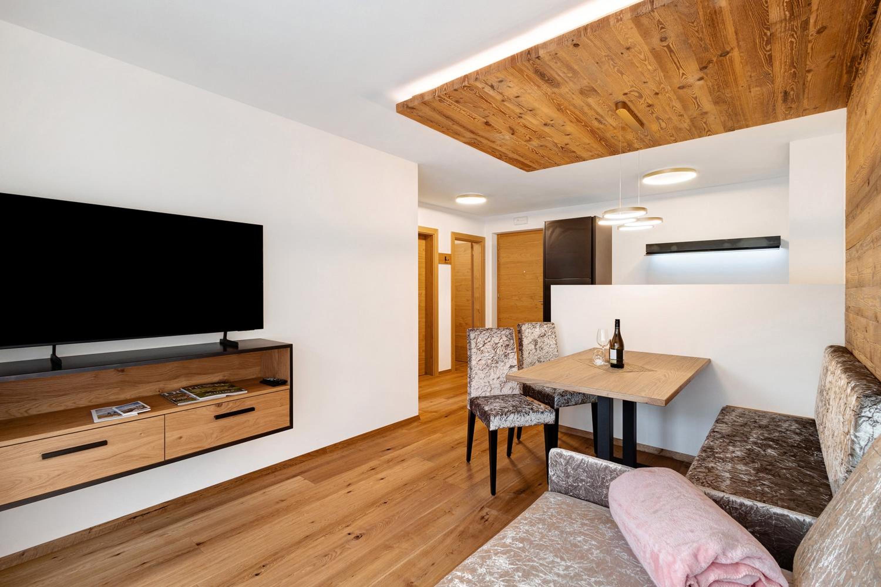 Paradeis Apartments