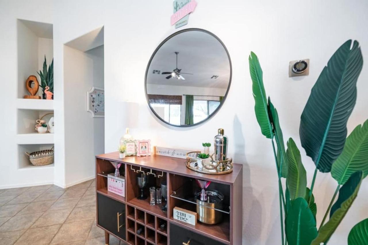 479b Vibrant Oasis luxury pool and furnishings view 3