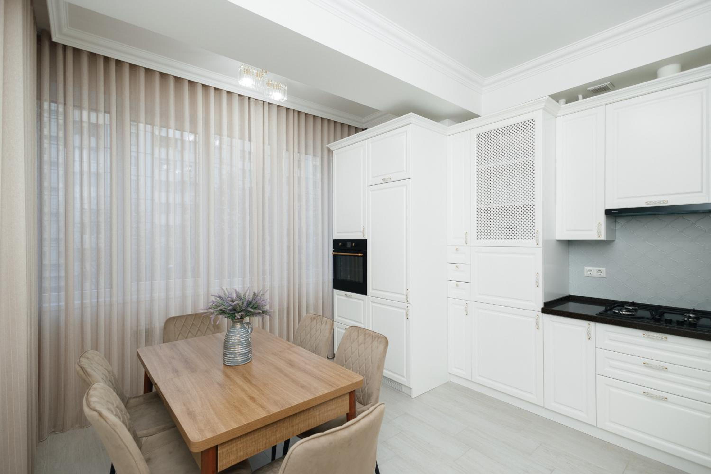 SkyHouse-High Comfort Gem in Central Downtown view 3