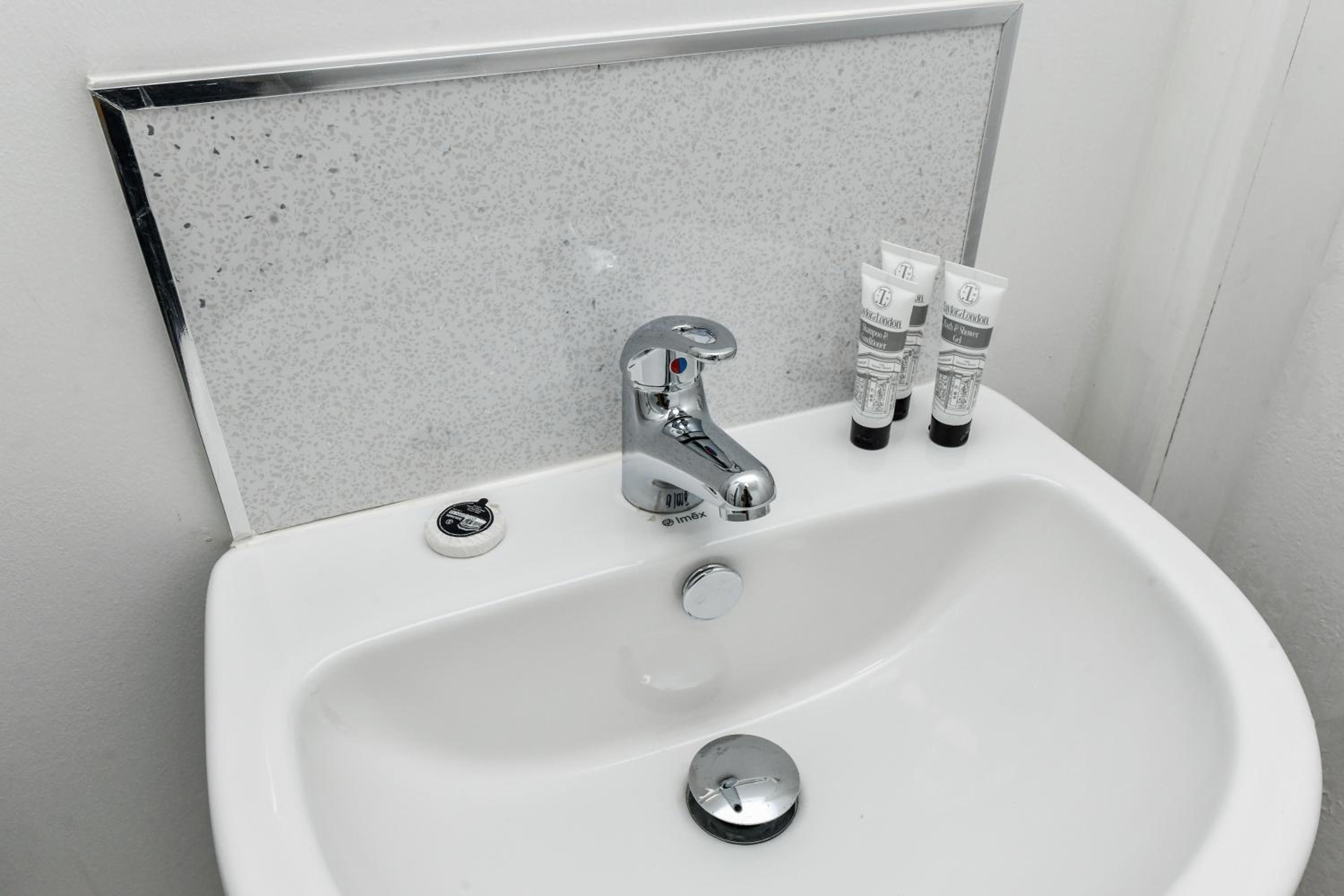 Nottingham Vacations - Church Street Flat 3 - Minimalist Studio in Basford - Property Image 5