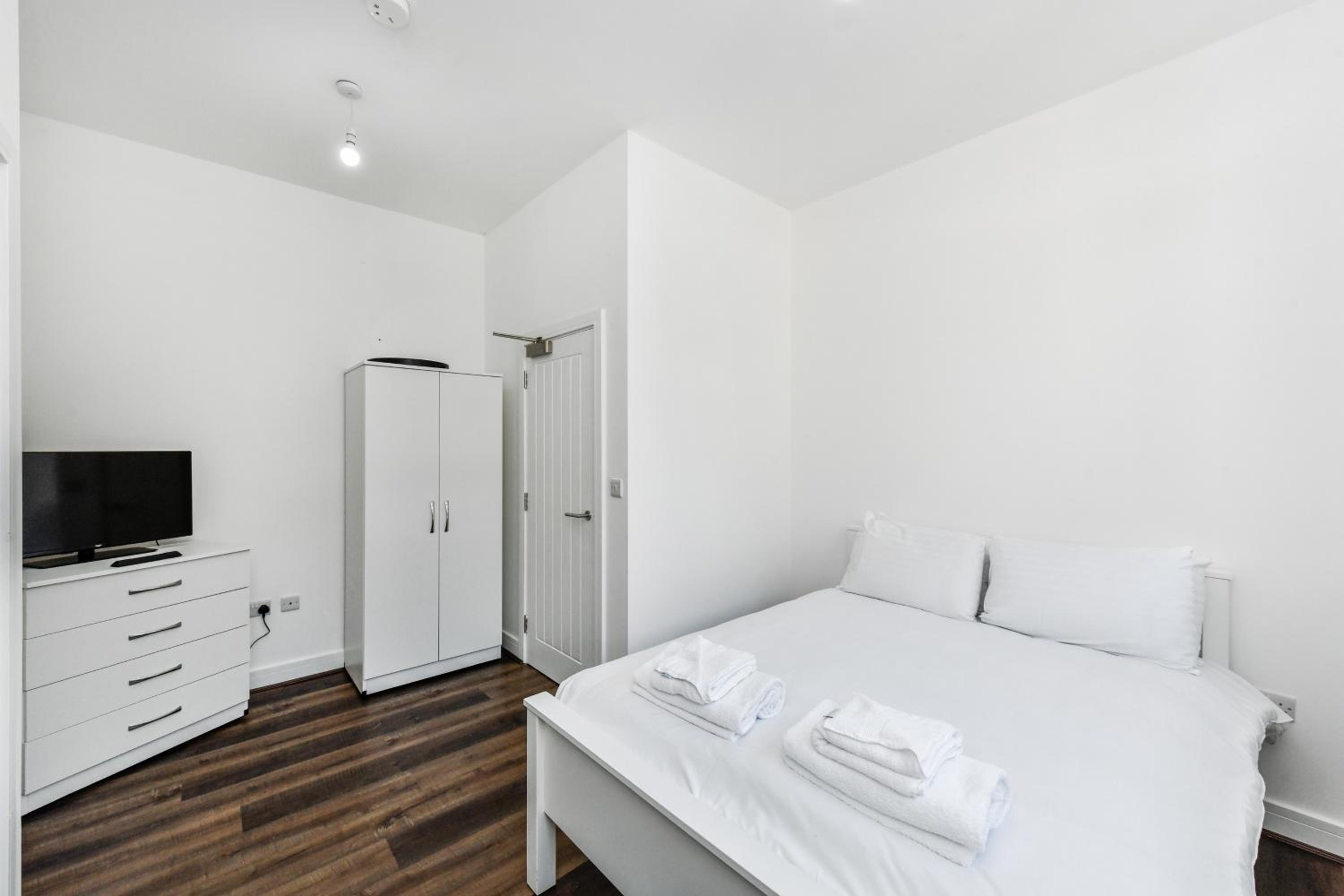Nottingham Vacations - Church Street Flat 3 - Minimalist Studio in Basford - Property Image 2