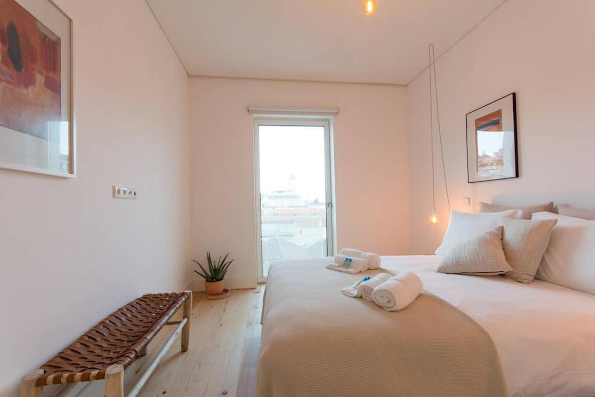 Wave of Light in Lisbon by Innkeeper view 4