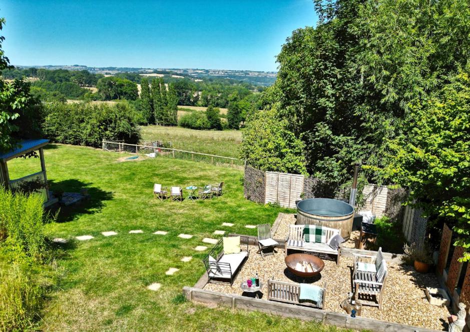 Westbrook Court - Guest Suites with Hot Tub nr Hay on Wye view 4