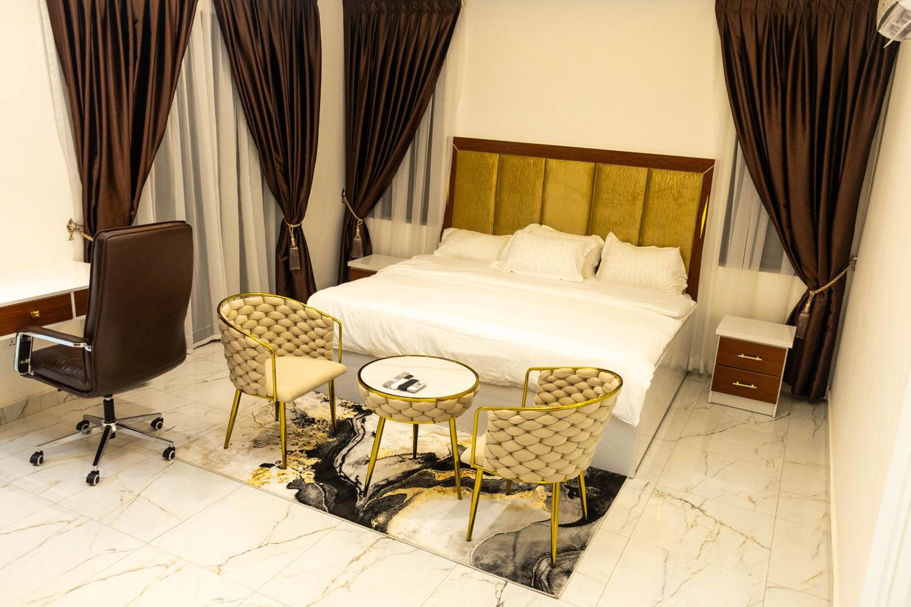Maximilano Luxury Apartments