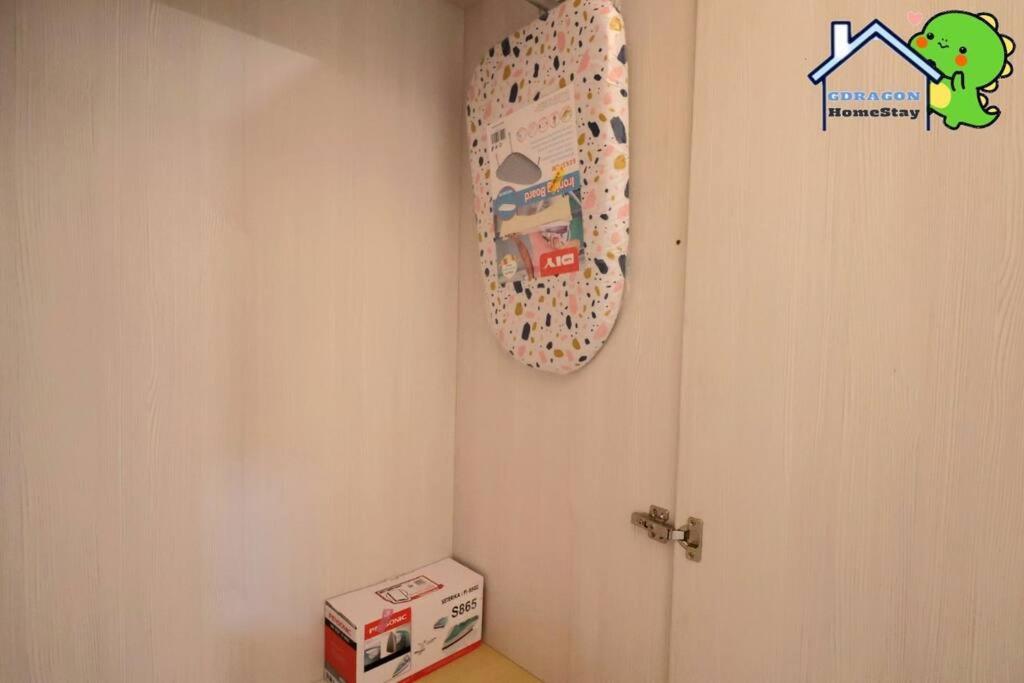 Palazio comfy studio pool access from patio by Gdragon Homestay