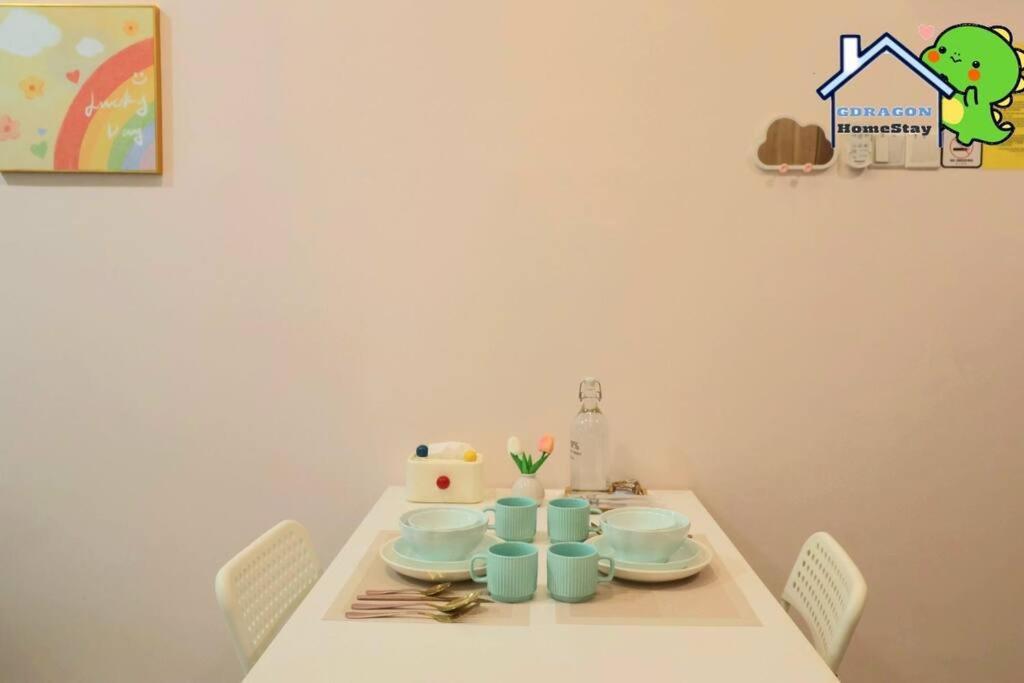 Palazio comfy studio pool access from patio by Gdragon Homestay