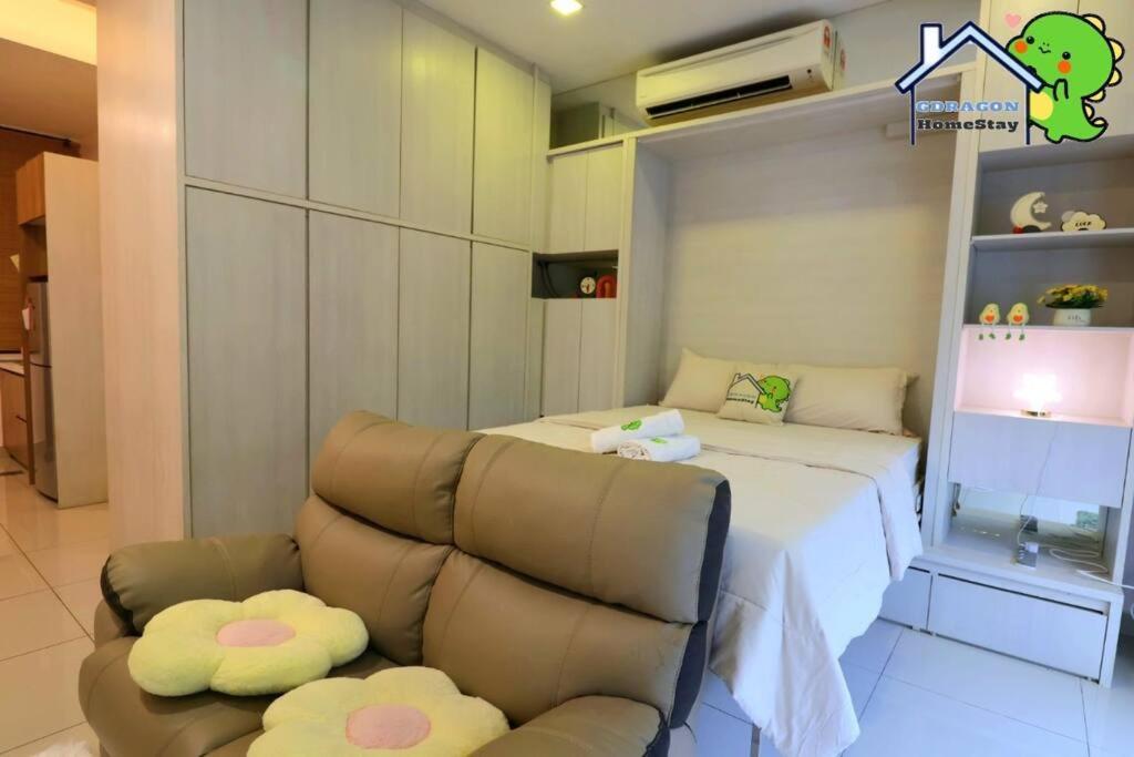 Palazio comfy studio pool access from patio by Gdragon Homestay
