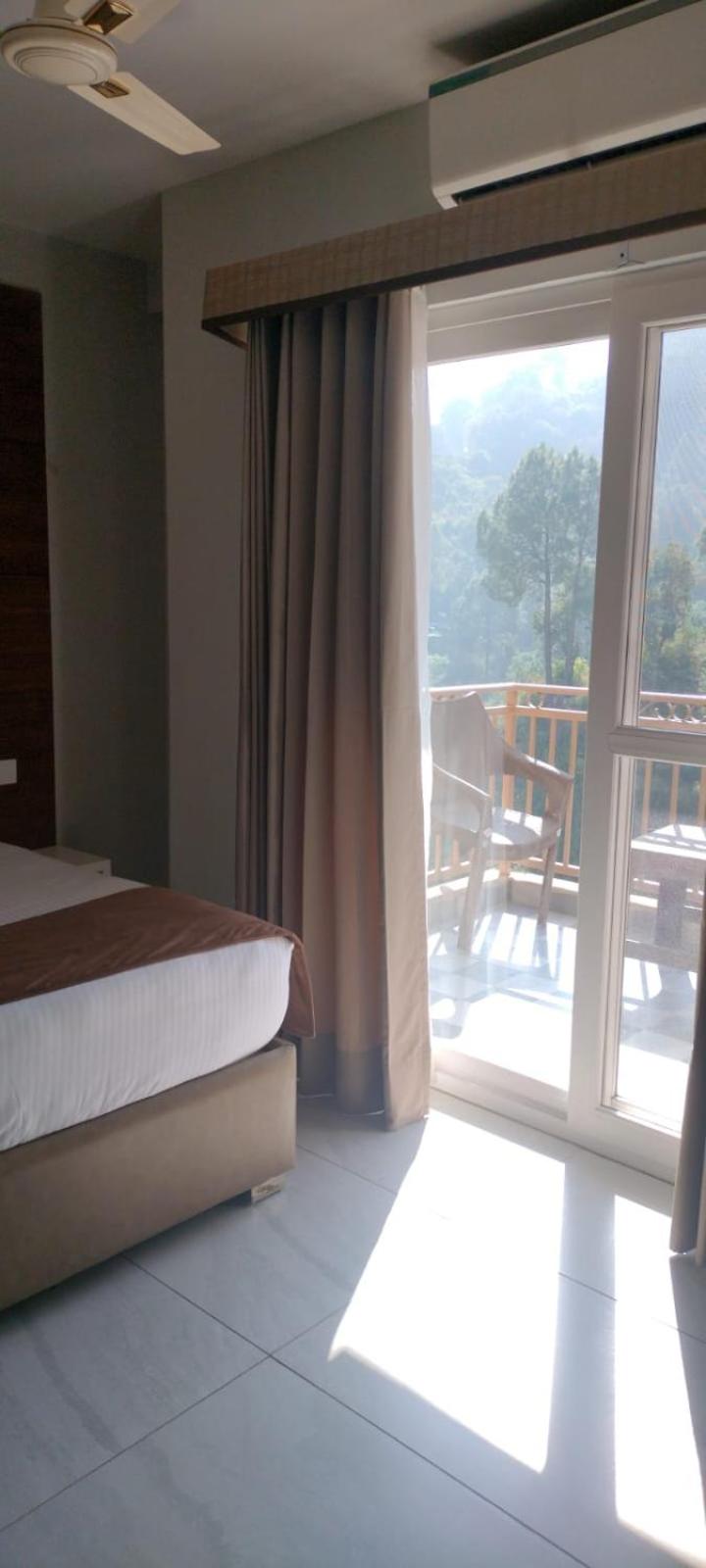 Montclair Ananta Elite Solan view 3