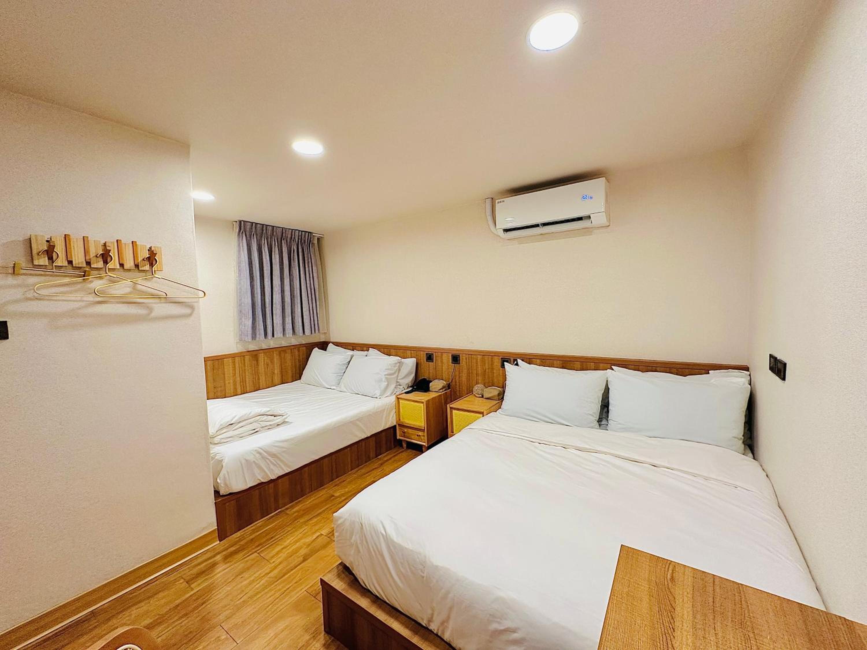 Cat Tail Pocket Inn Ximen