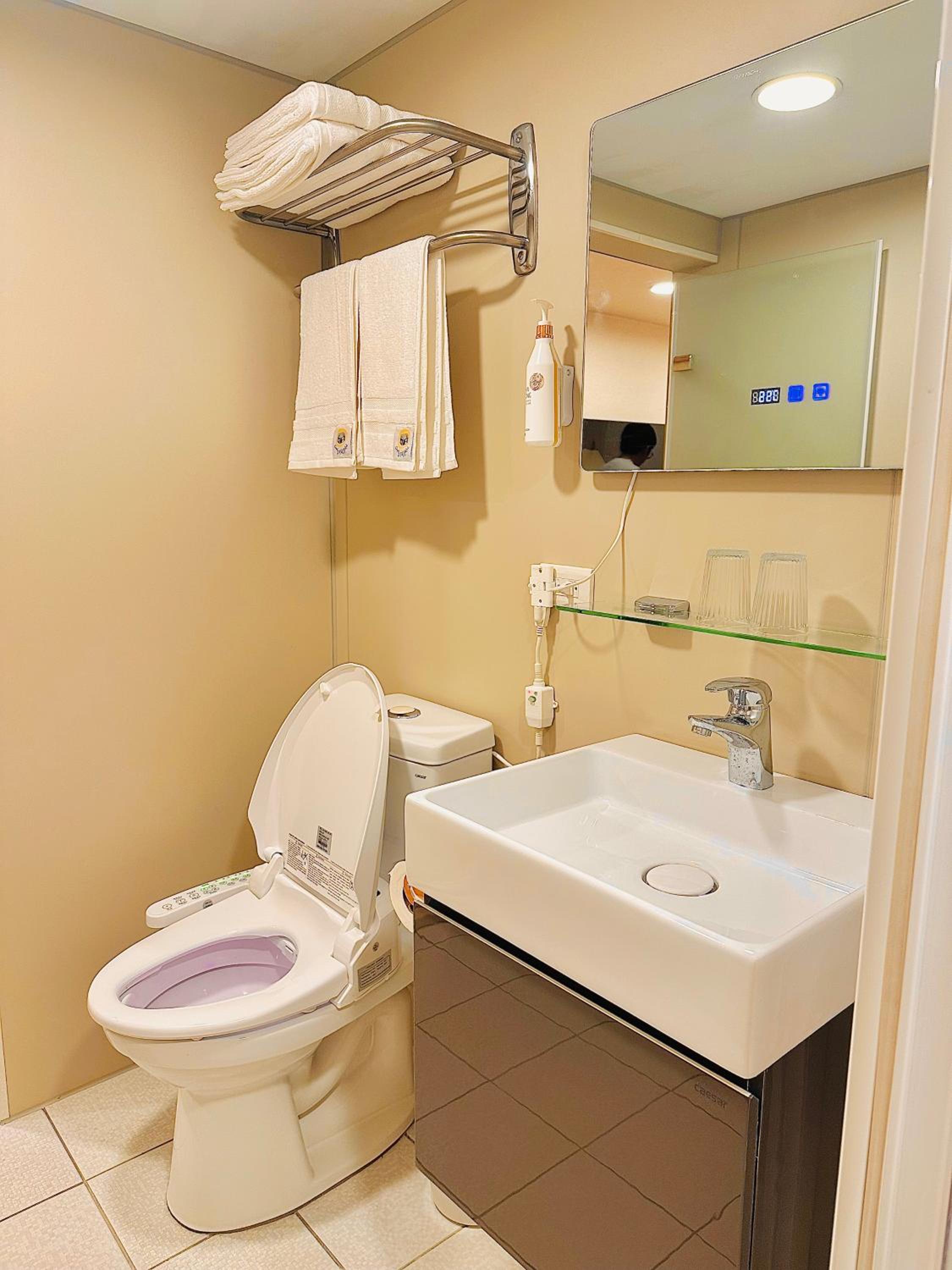 Cat Tail Pocket Inn Ximen