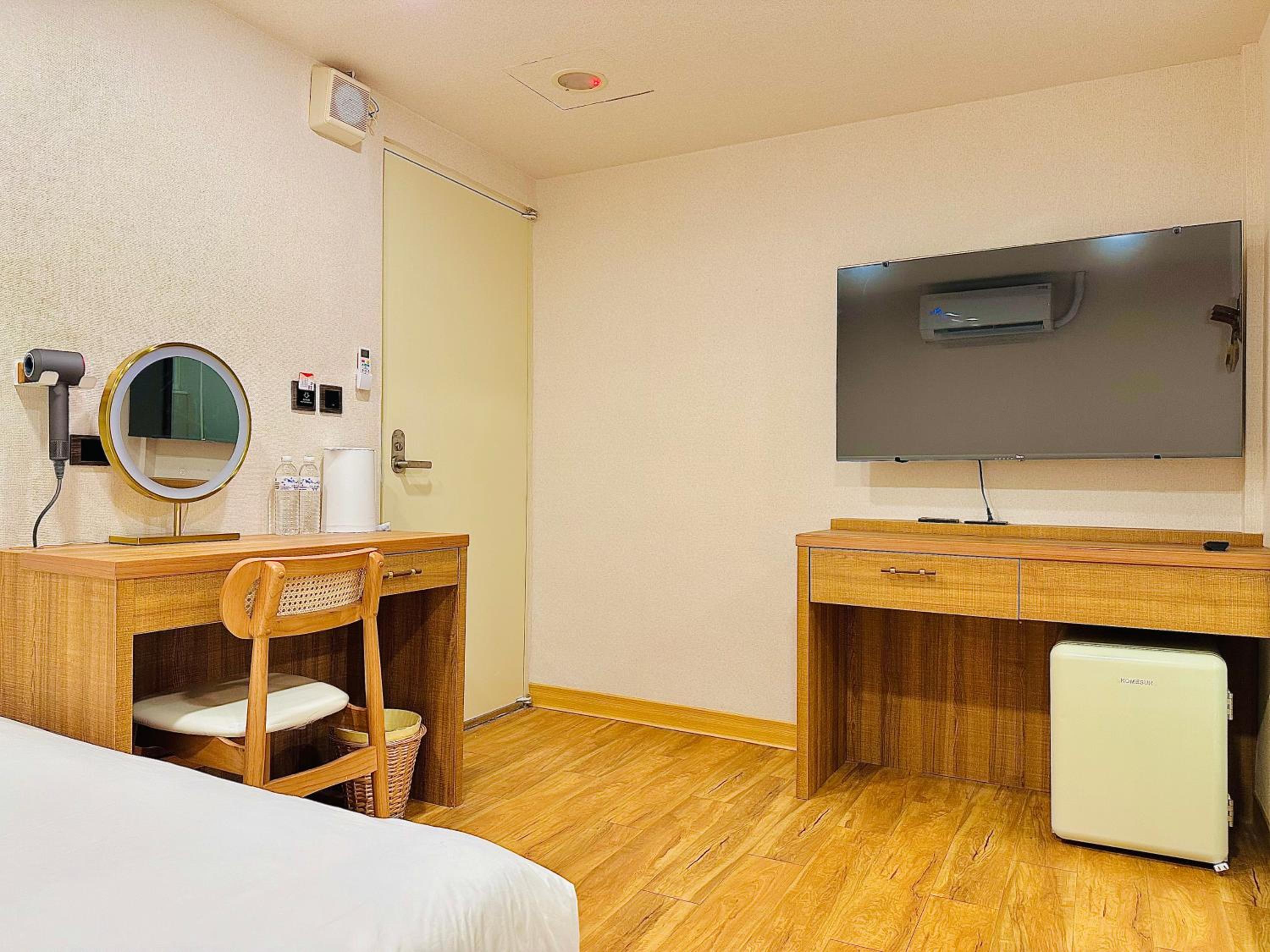 Cat Tail Pocket Inn Ximen