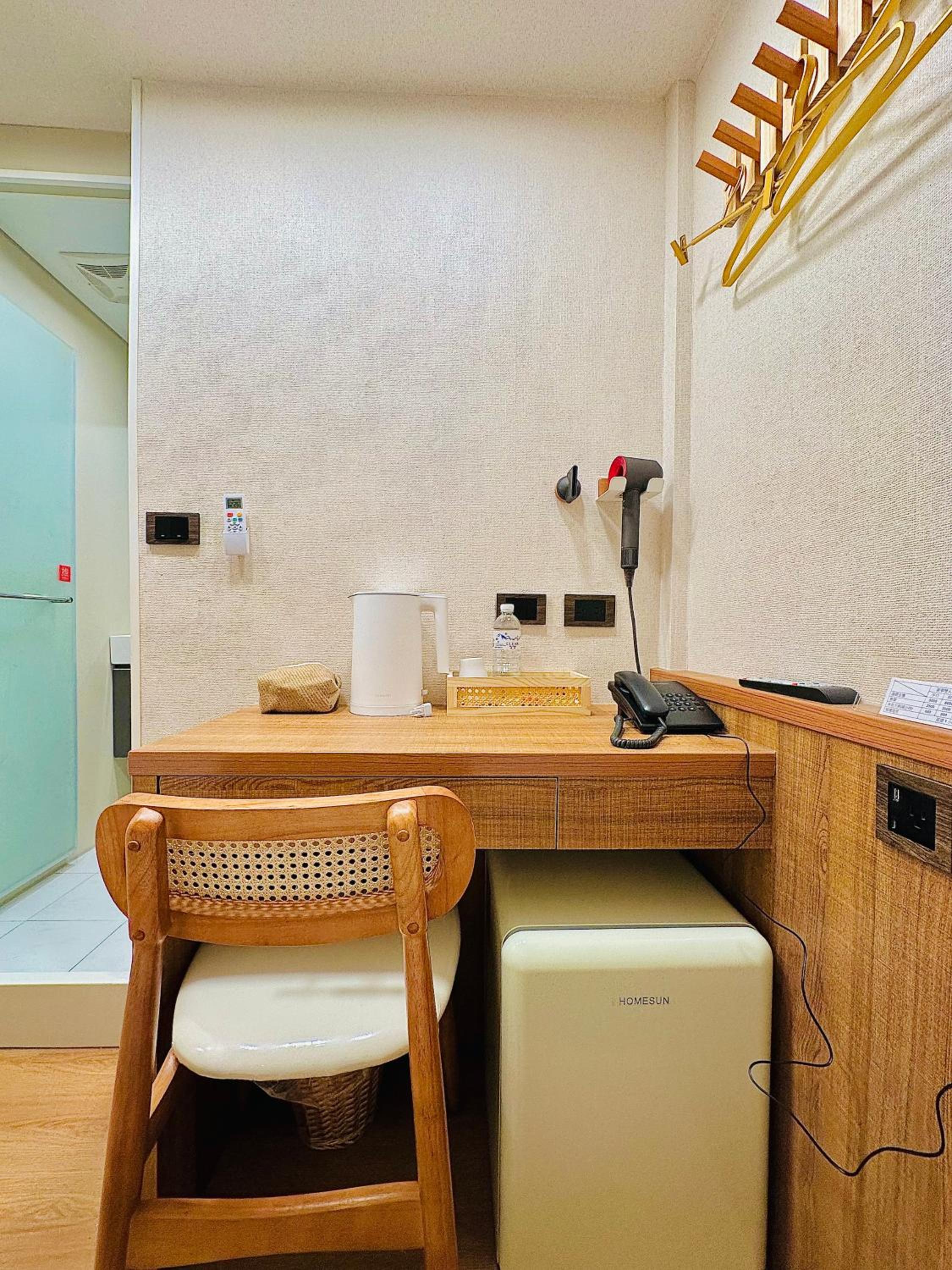 Cat Tail Pocket Inn Ximen