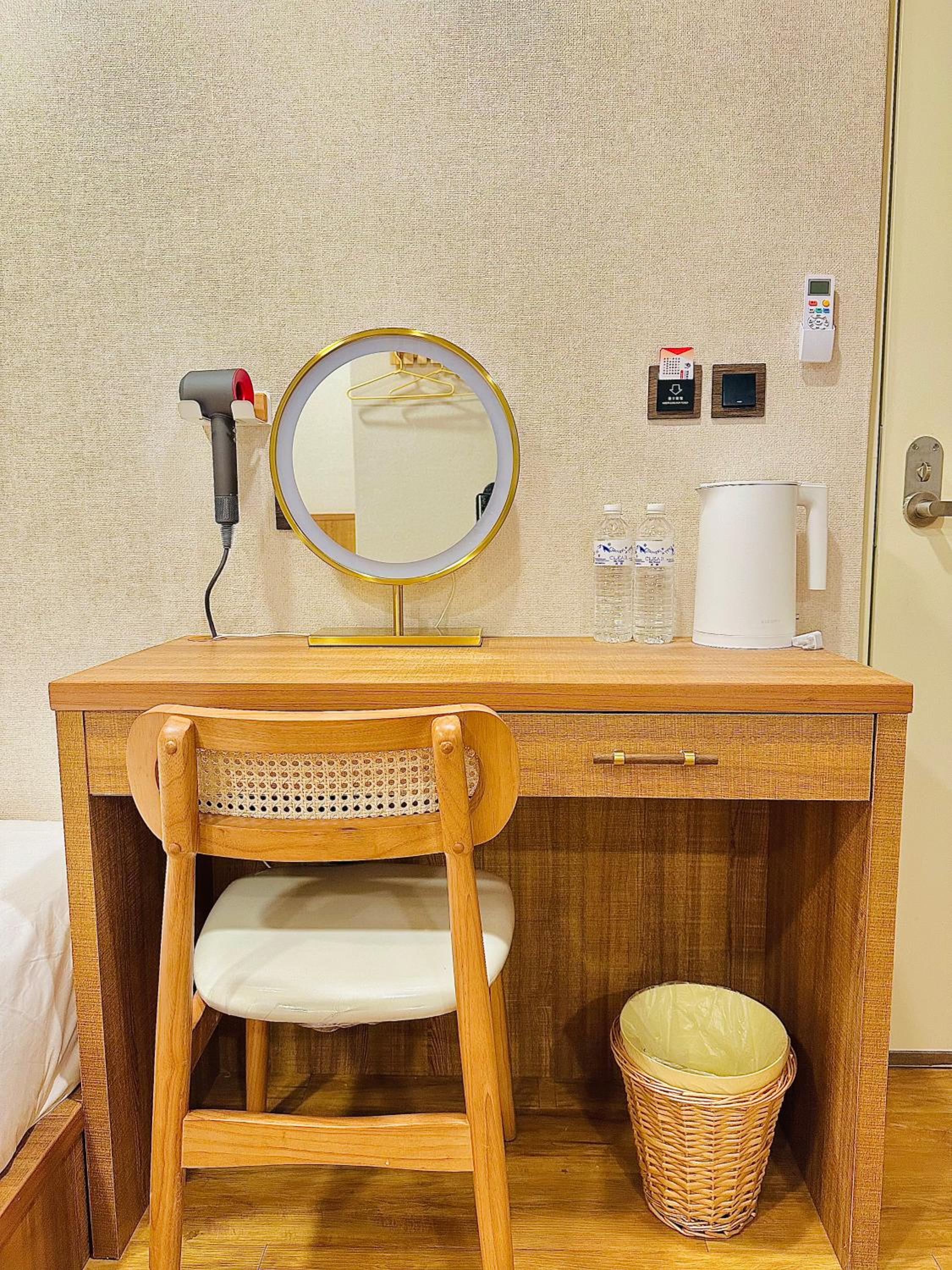 Cat Tail Pocket Inn Ximen