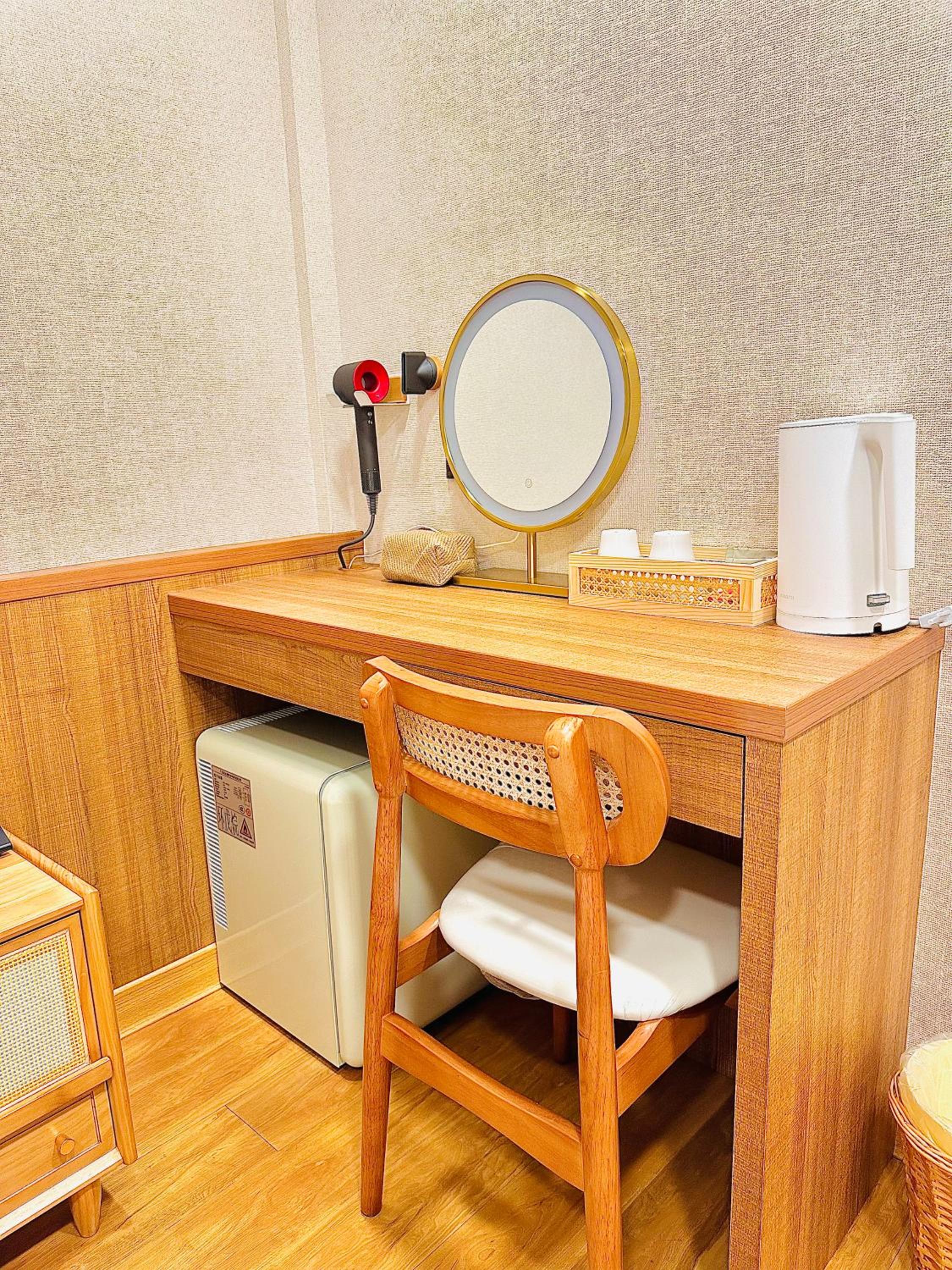 Cat Tail Pocket Inn Ximen