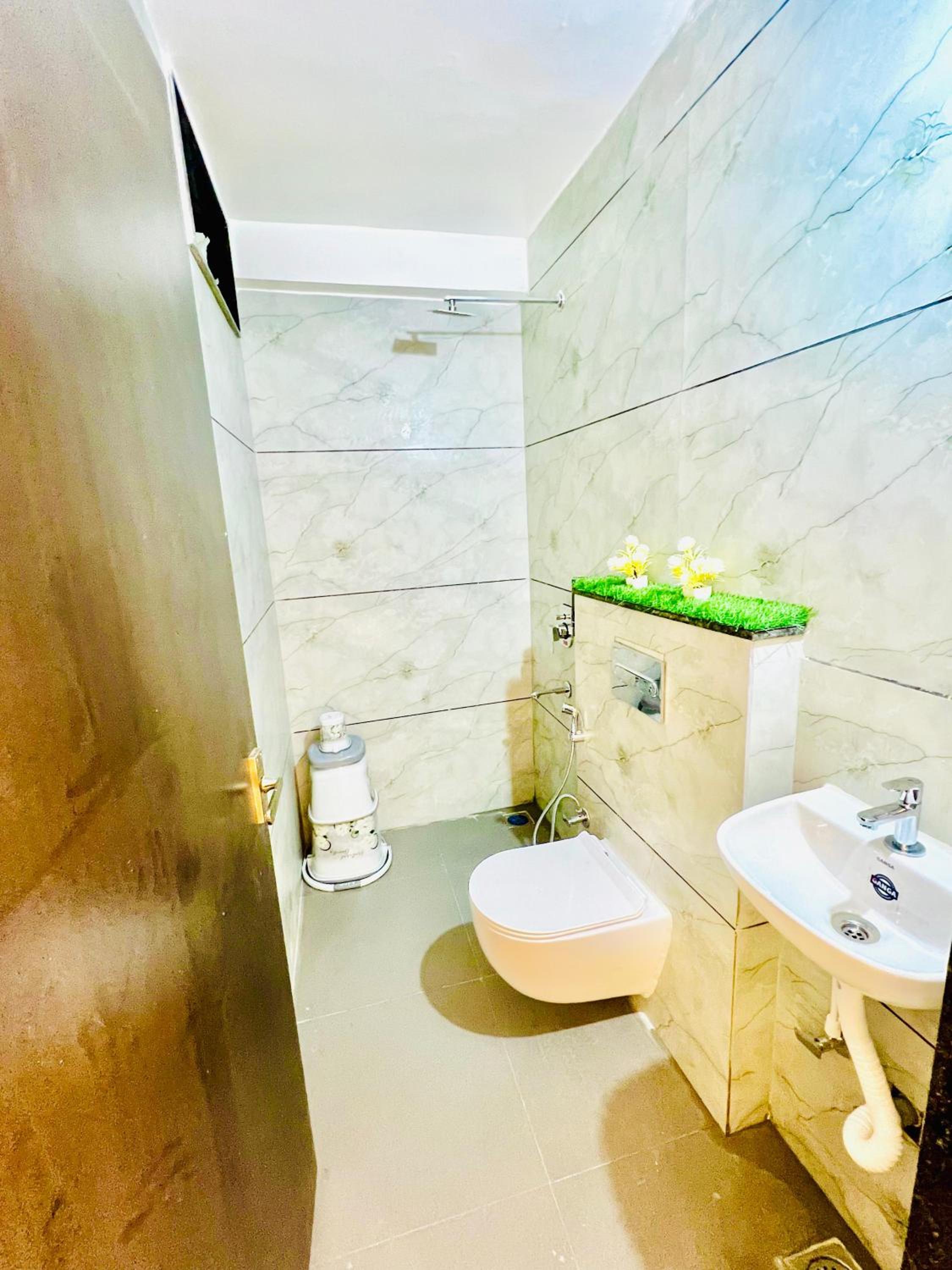 Hotel StayMore Premium Rooms and AC dorms view 3