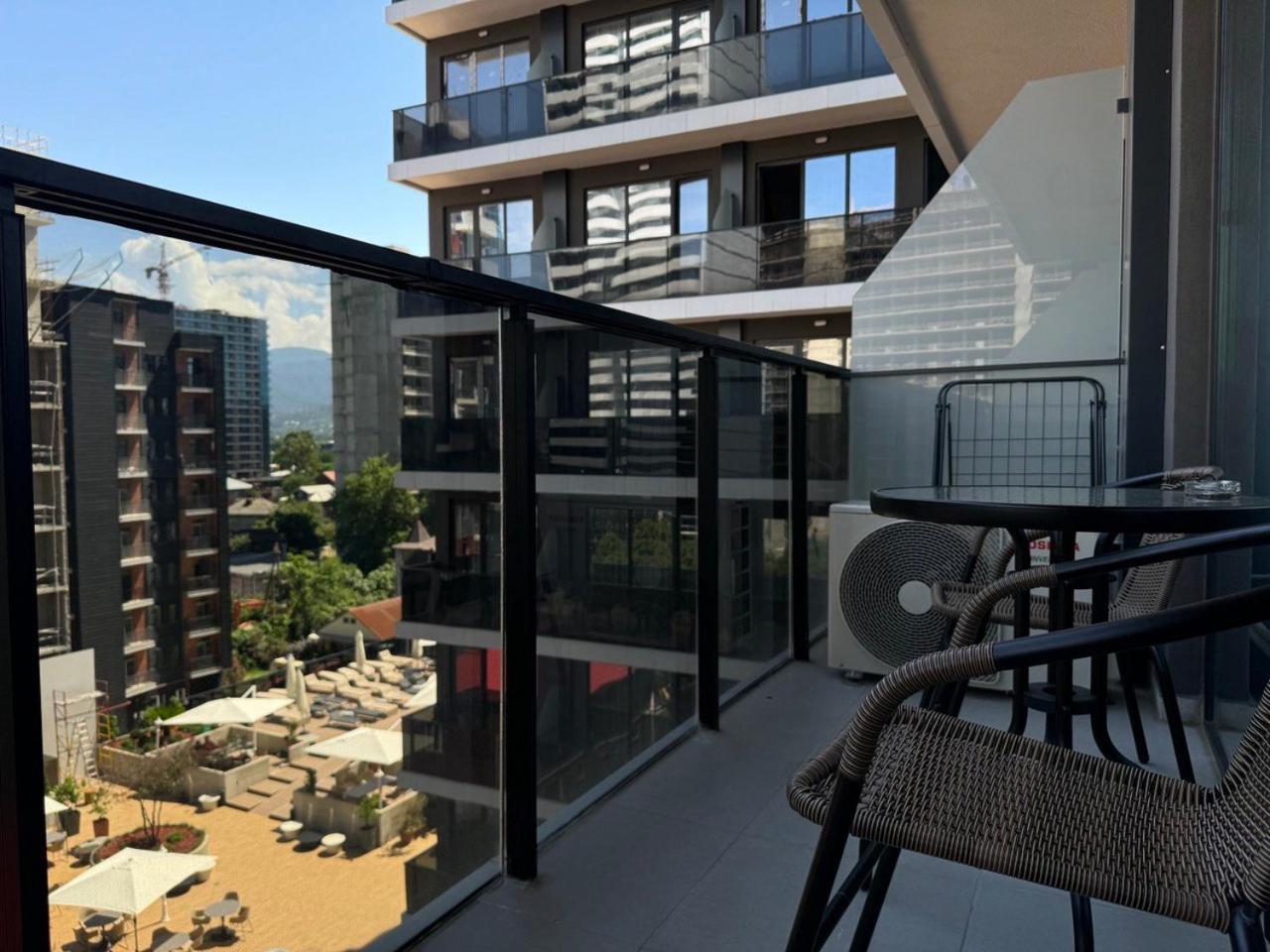 Sunny apartments near the park view 4