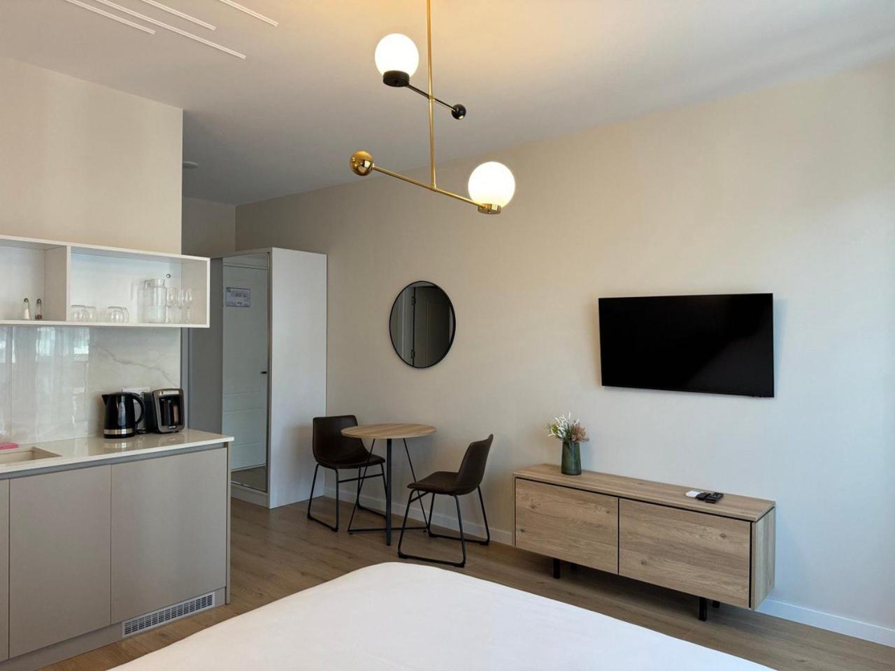 Sunny apartments near the park view 5