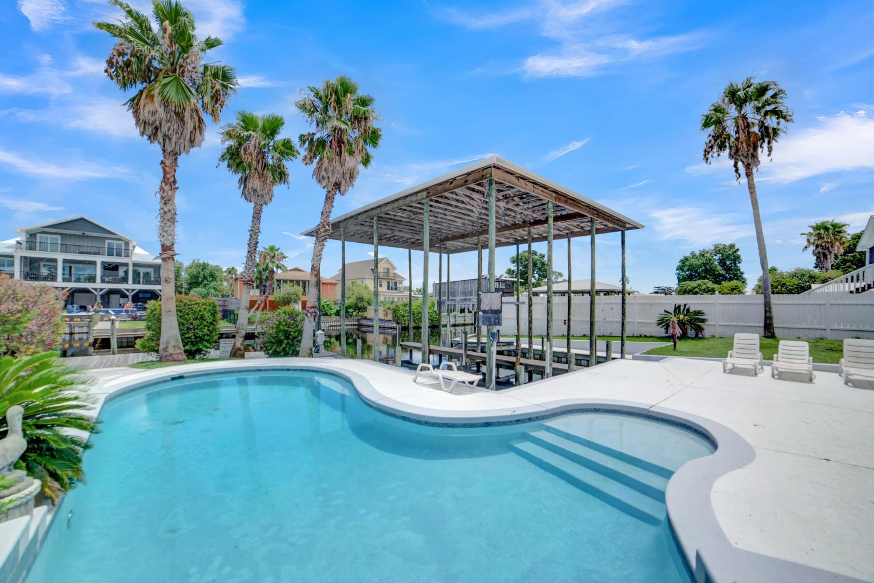 Fun In The Sun by Vacation Homes Collection view 2