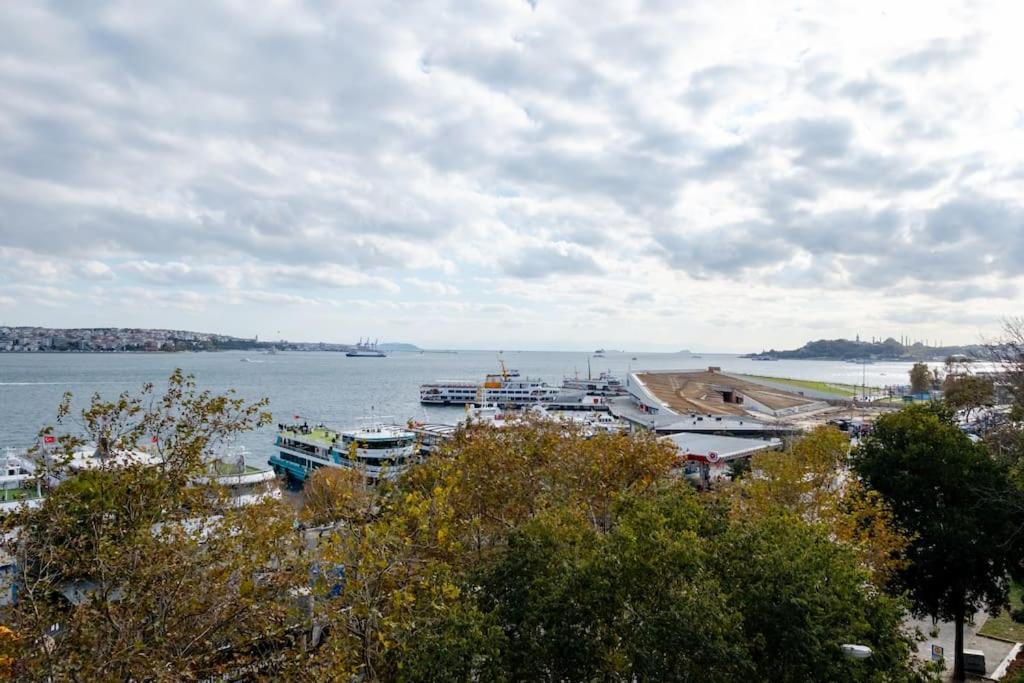 3-Bedroom Apartment with View and Balcony