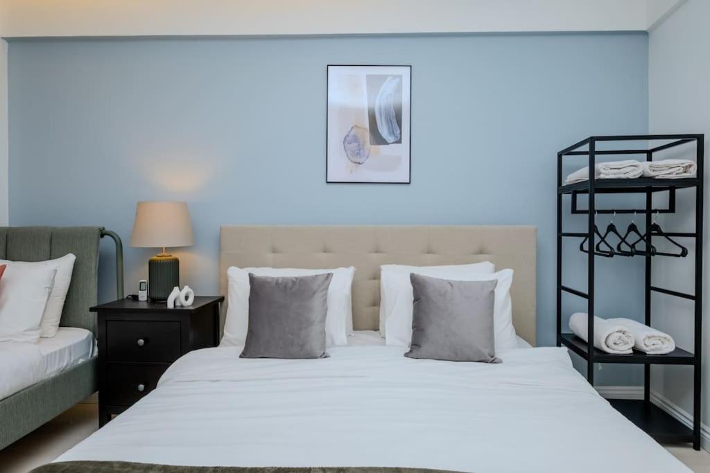 3-Bedroom Apartment with View and Balcony