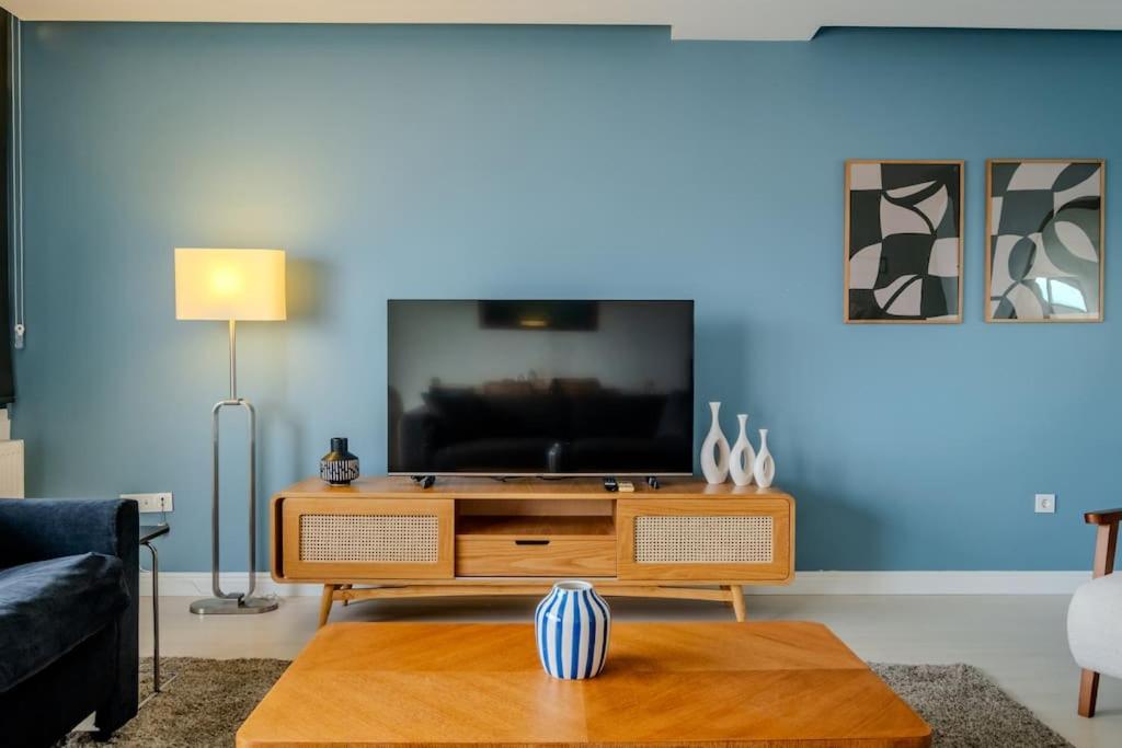 3-Bedroom Apartment with View and Balcony