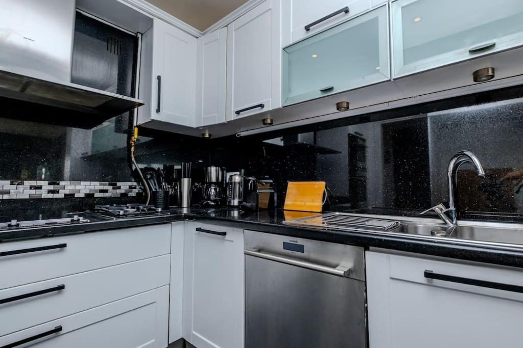 3-Bedroom Apartment with View and Balcony