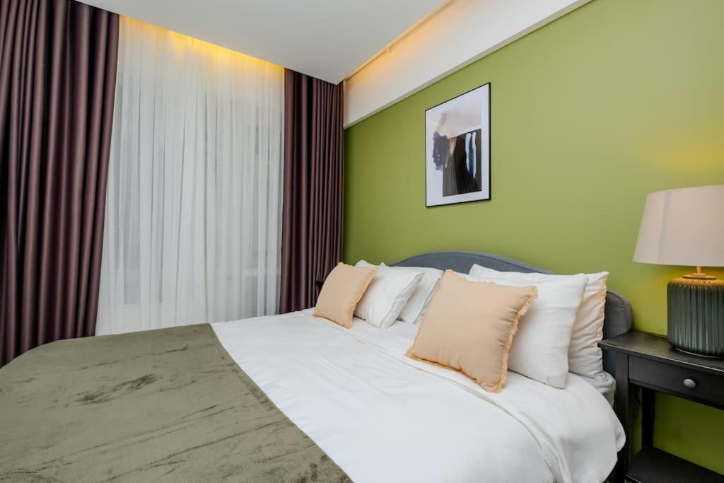 3-Bedroom Apartment with View and Balcony