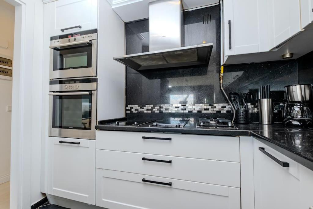 3-Bedroom Apartment with View and Balcony