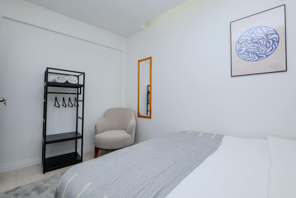 3-Bedroom Apartment with View and Balcony