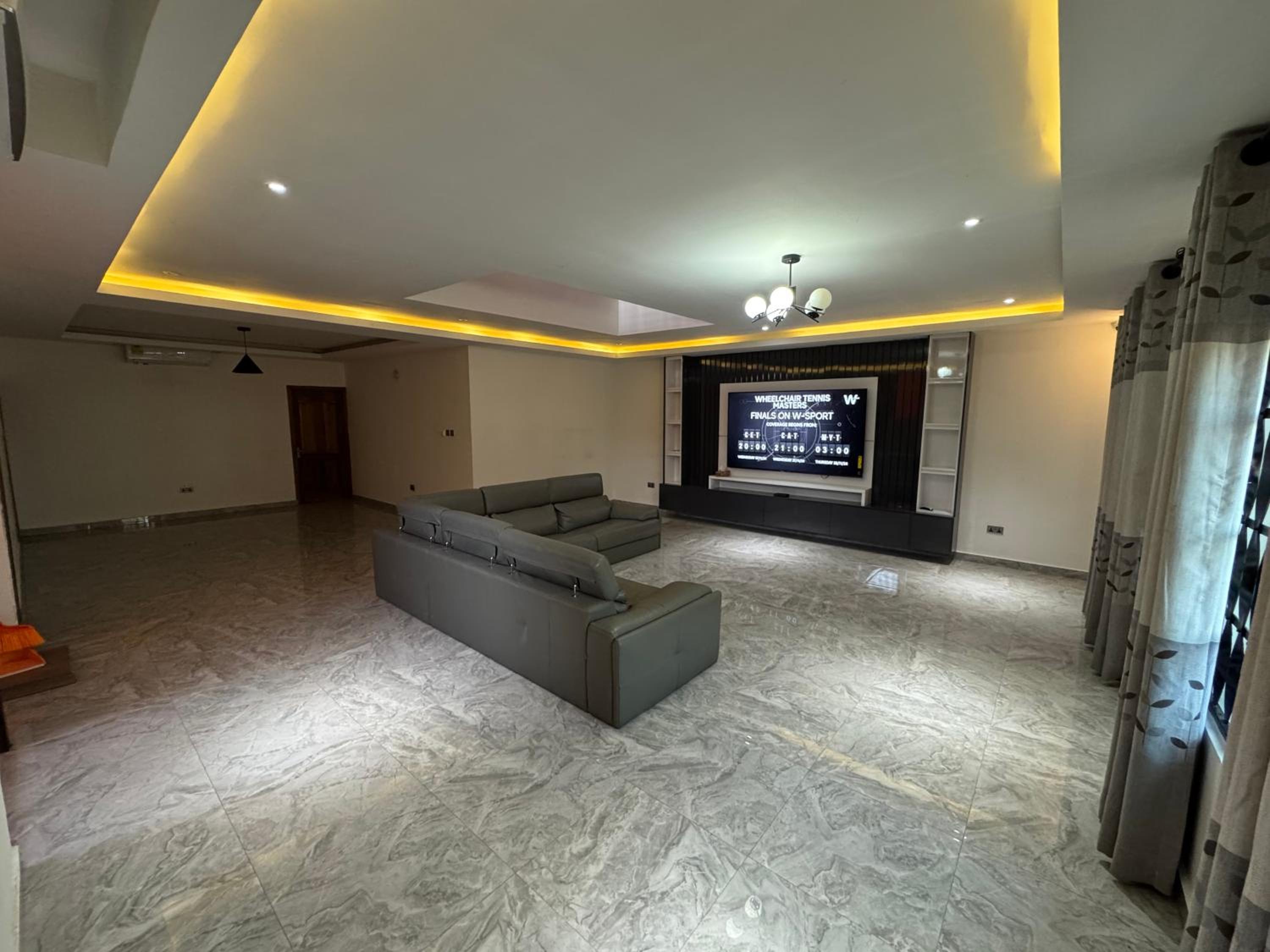 Ultra Modern 3 Bedroom Townhouse