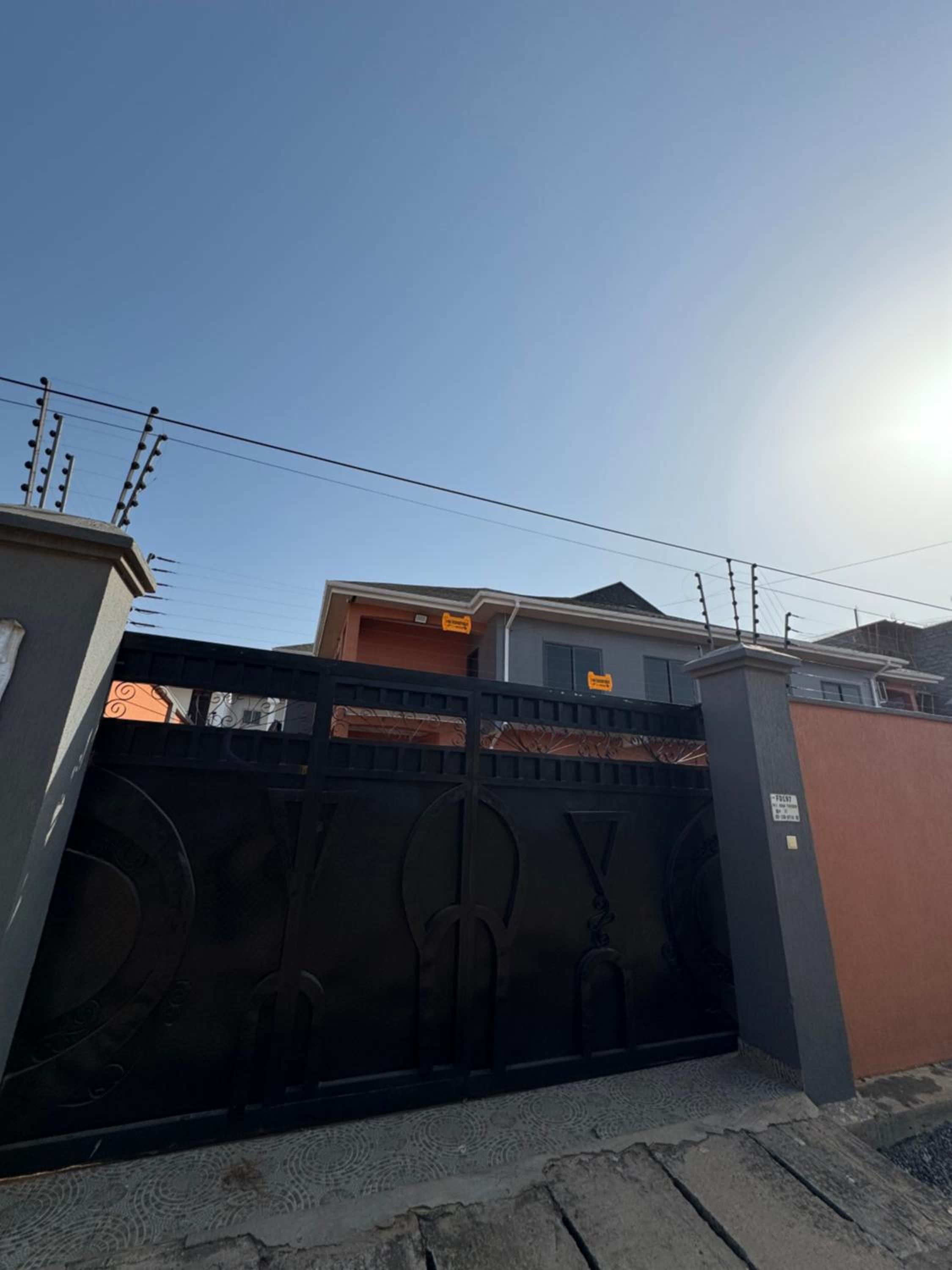 Ultra Modern 3 Bedroom Townhouse