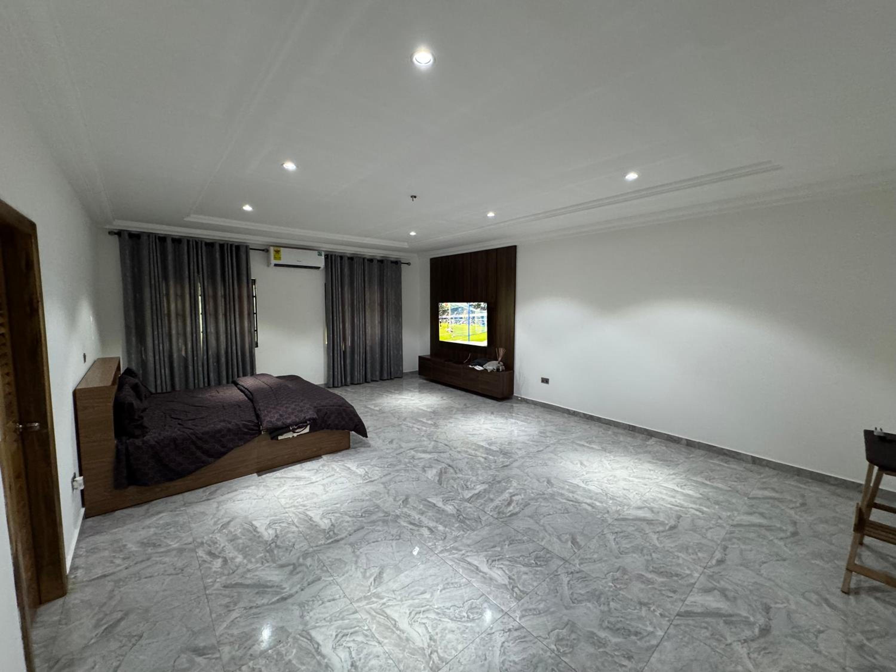 Ultra Modern 3 Bedroom Townhouse
