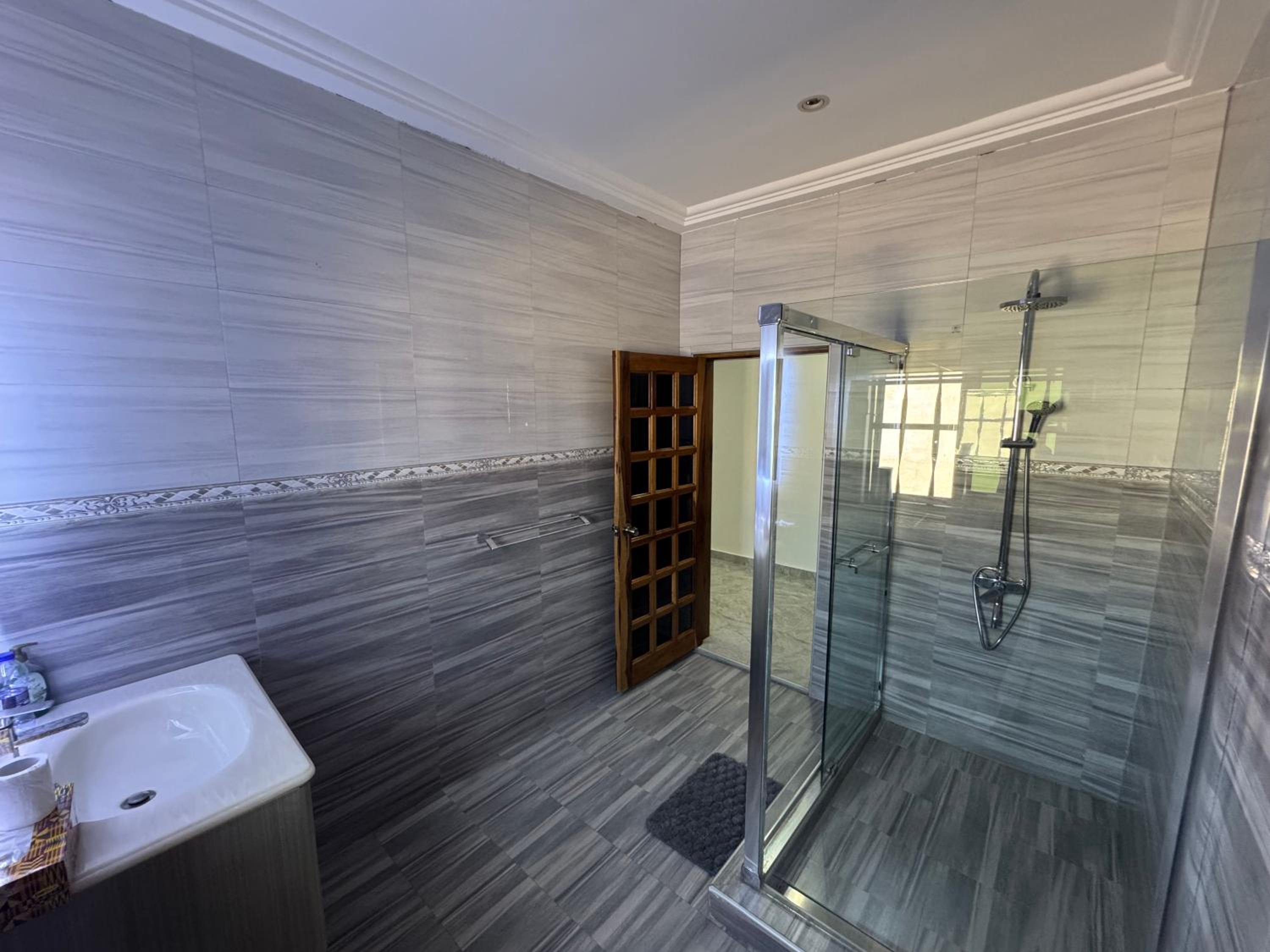Ultra Modern 3 Bedroom Townhouse