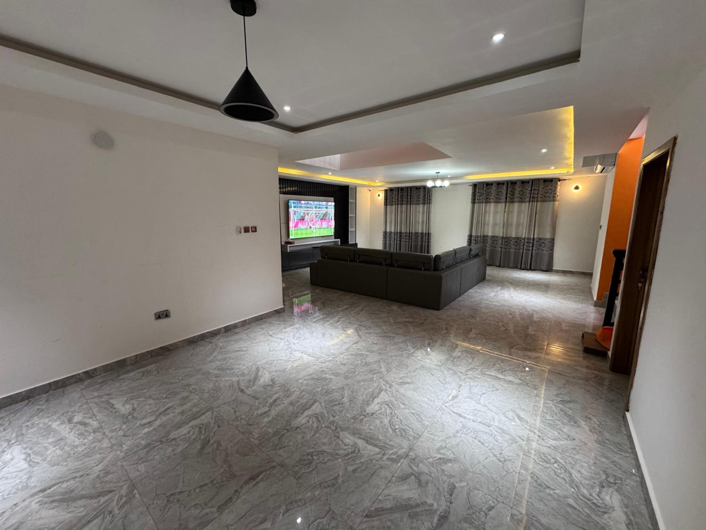 Ultra Modern 3 Bedroom Townhouse